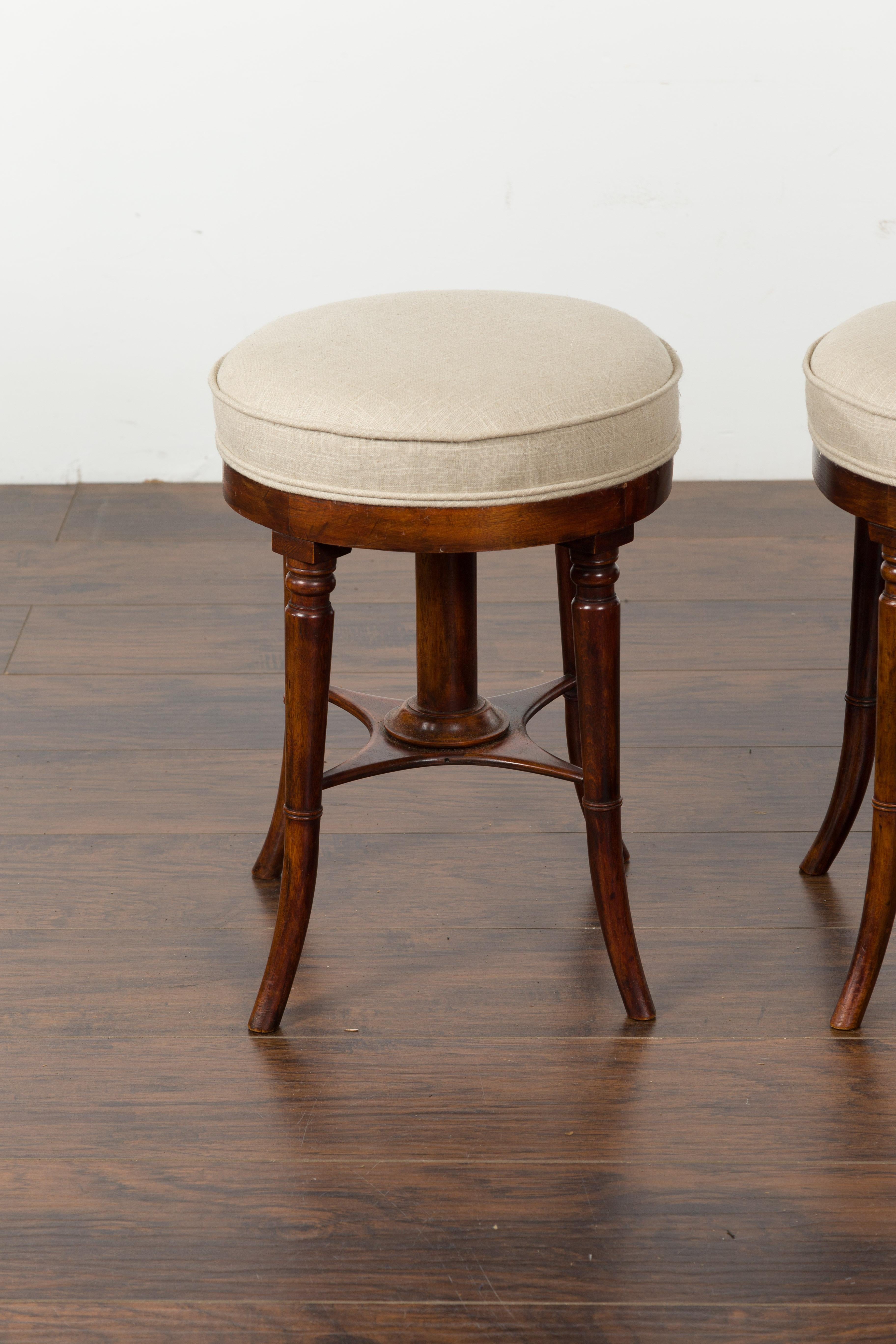 Pair of English 1920s Mahogany Stools with Turned Legs and New Upholstery For Sale 2