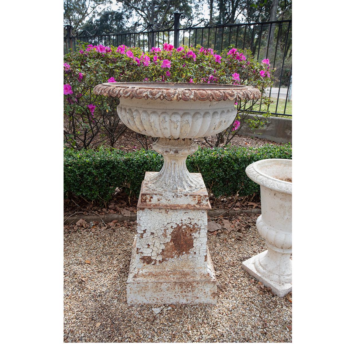 Pair of English 19th Century Cast Iron Garden Urns In Good Condition In Baton Rouge, LA