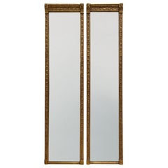 Paire de miroirs anglais en bois doré du 19ème siècle