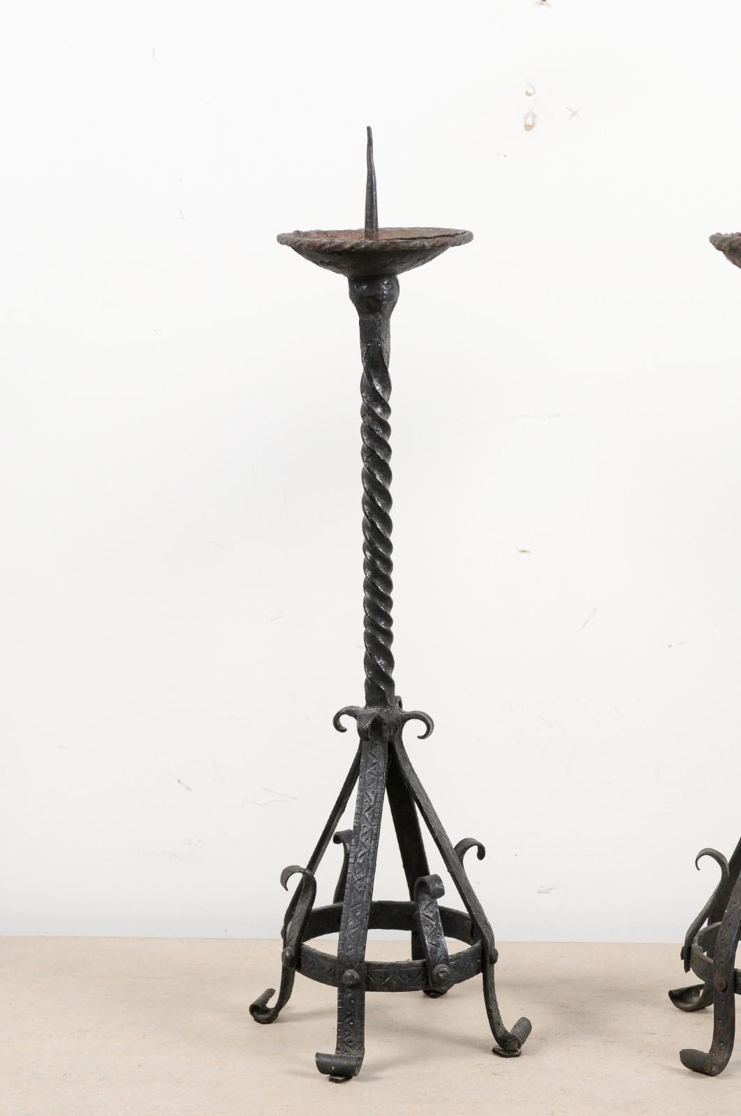 Pair of English 19th Century Iron Candlesticks with Twisted and Scrolled Motifs For Sale 1