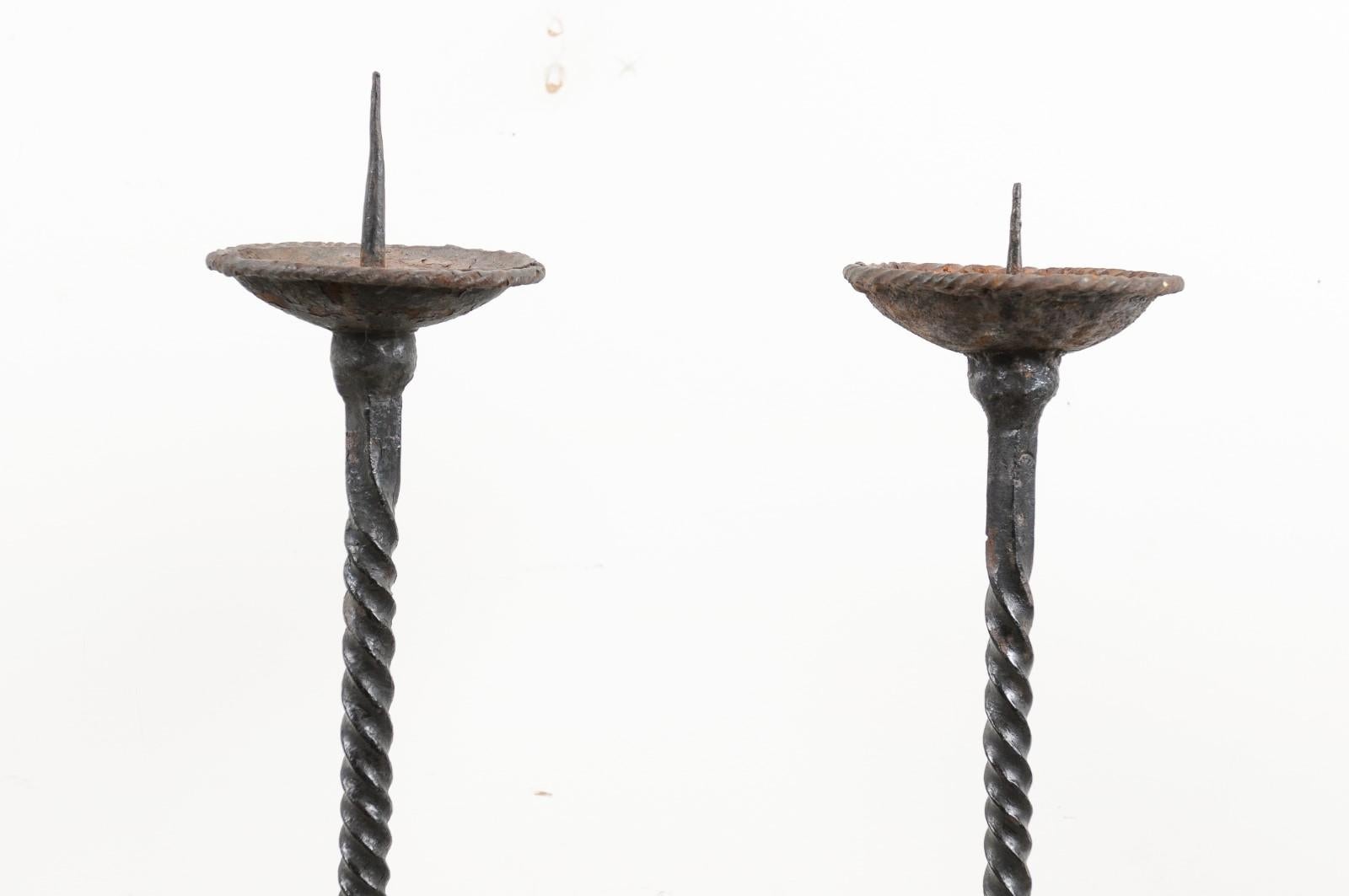 Pair of English 19th Century Iron Candlesticks with Twisted and Scrolled Motifs For Sale 4