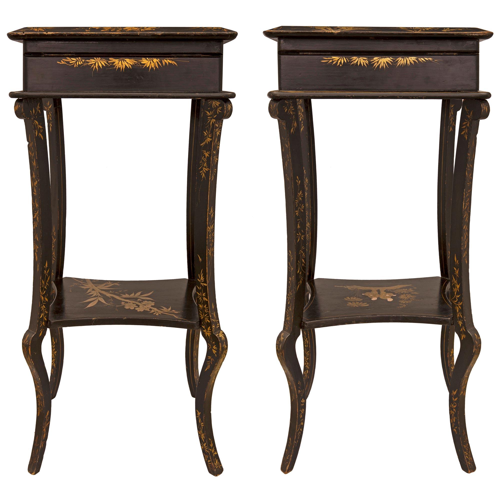 Pair of English 19th Century Japanese Black Lacquered Display Side Tables For Sale 7