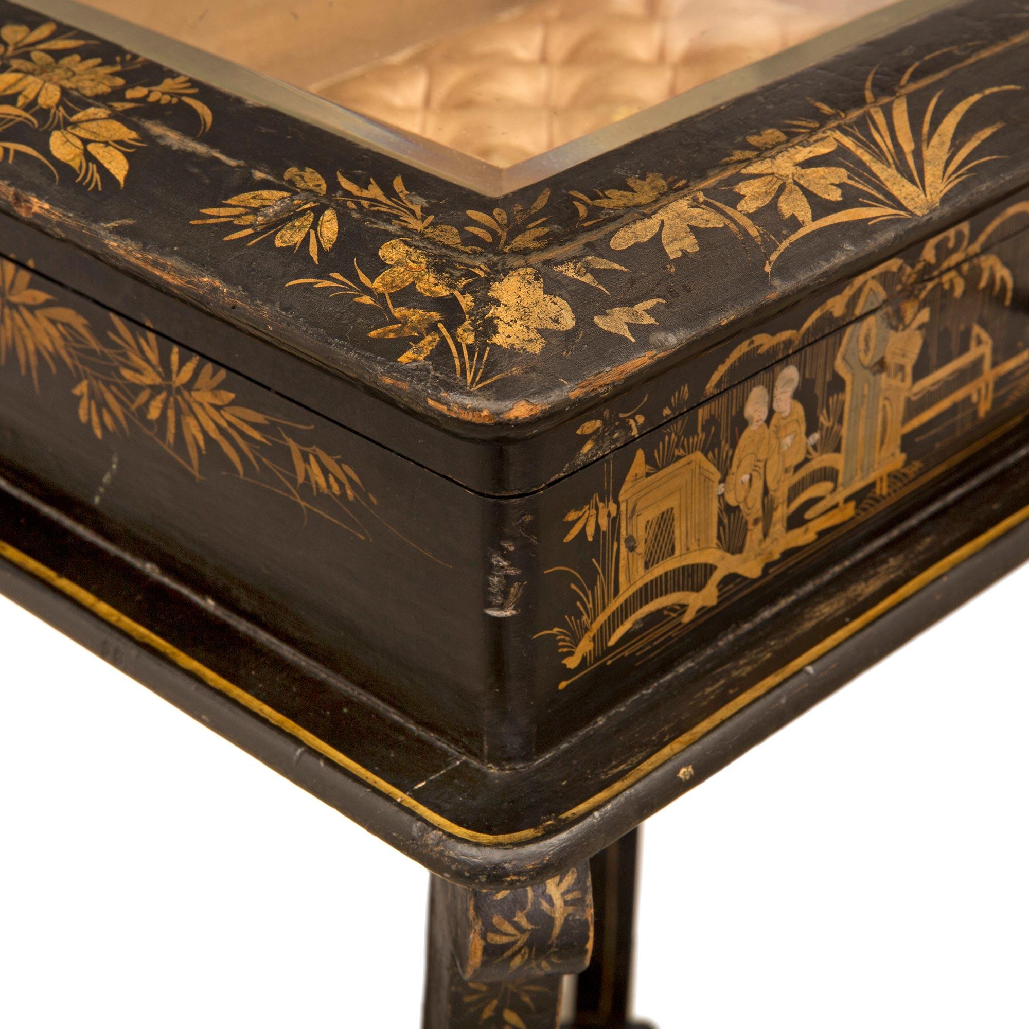 Pair of English 19th Century Japanese Black Lacquered Display Side Tables For Sale 4
