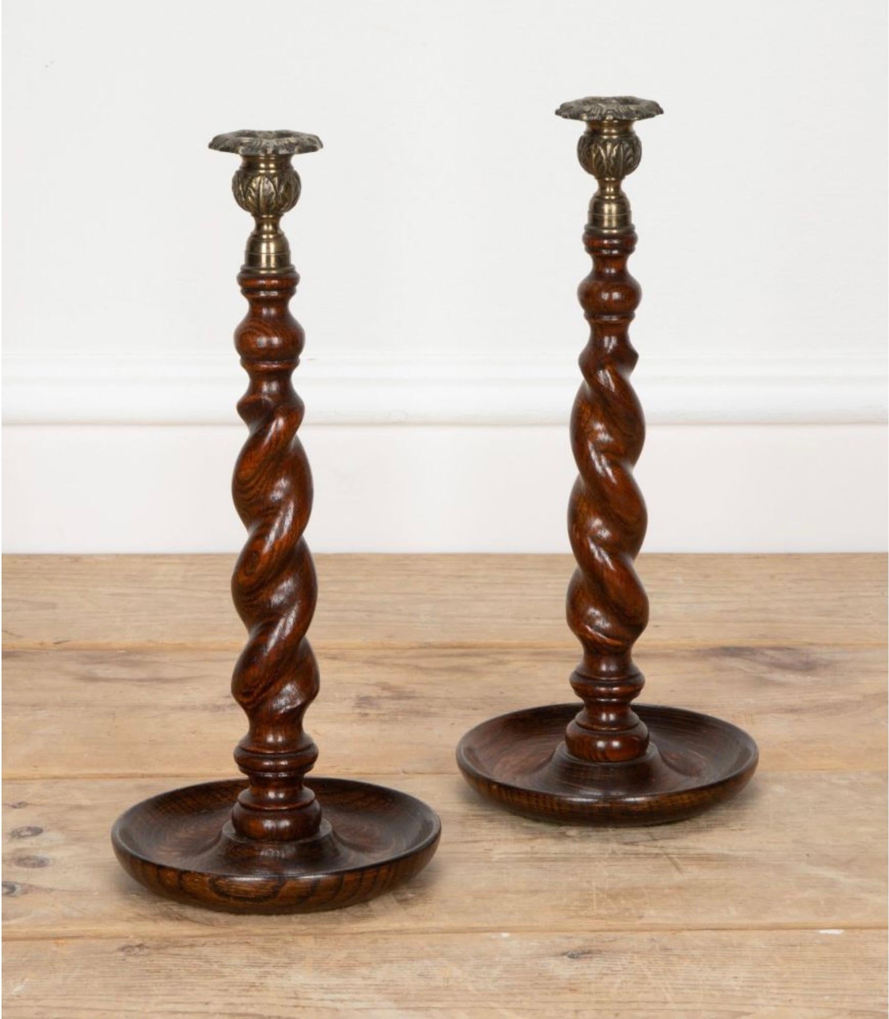 Pair of English 19th Century Oak Candlesticks In Good Condition In Haywards Heath, GB