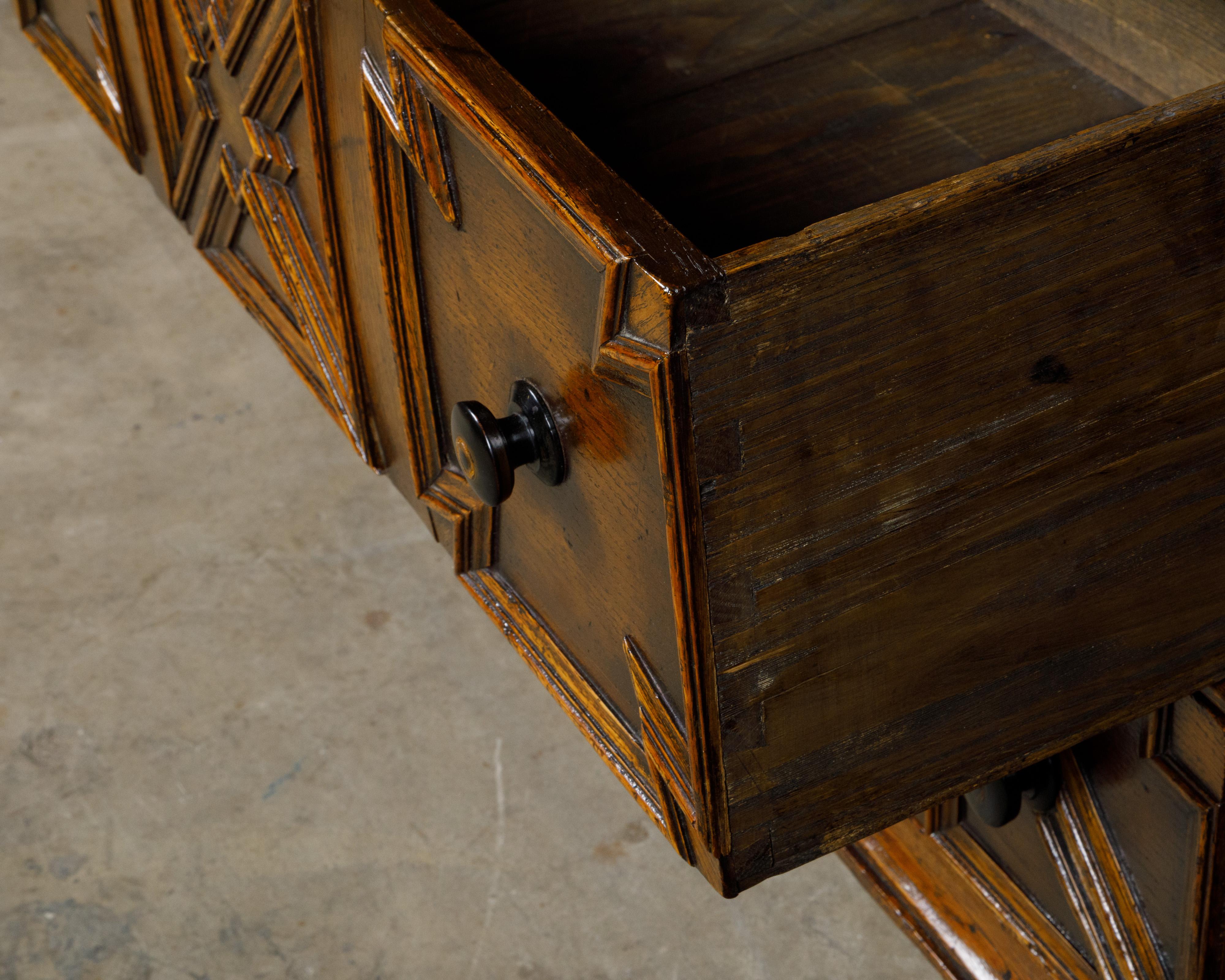 Pair of English 19th Century Oak Geometric Front Four-Drawer Carved Chests For Sale 7