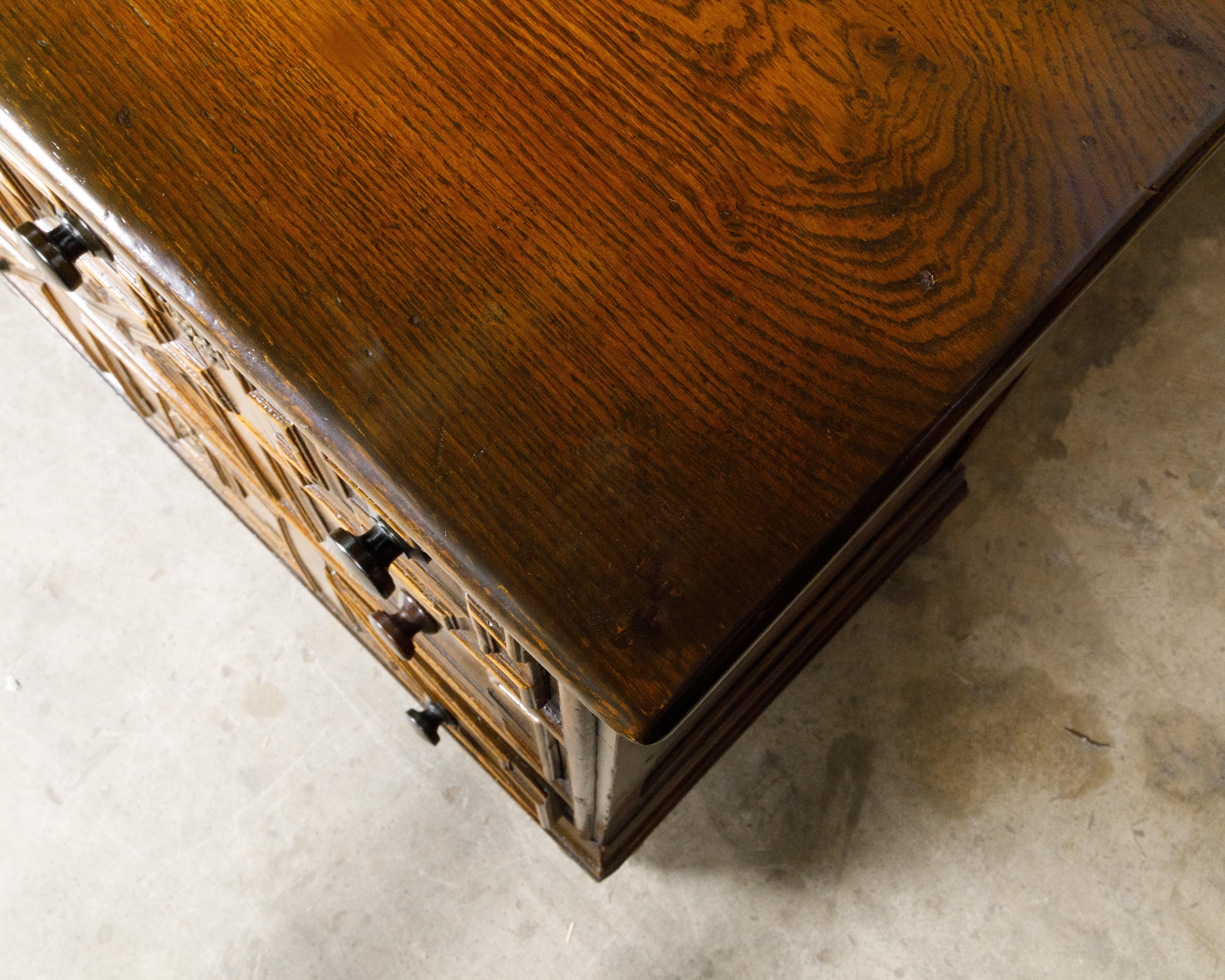 Pair of English 19th Century Oak Geometric Front Four-Drawer Carved Chests For Sale 12