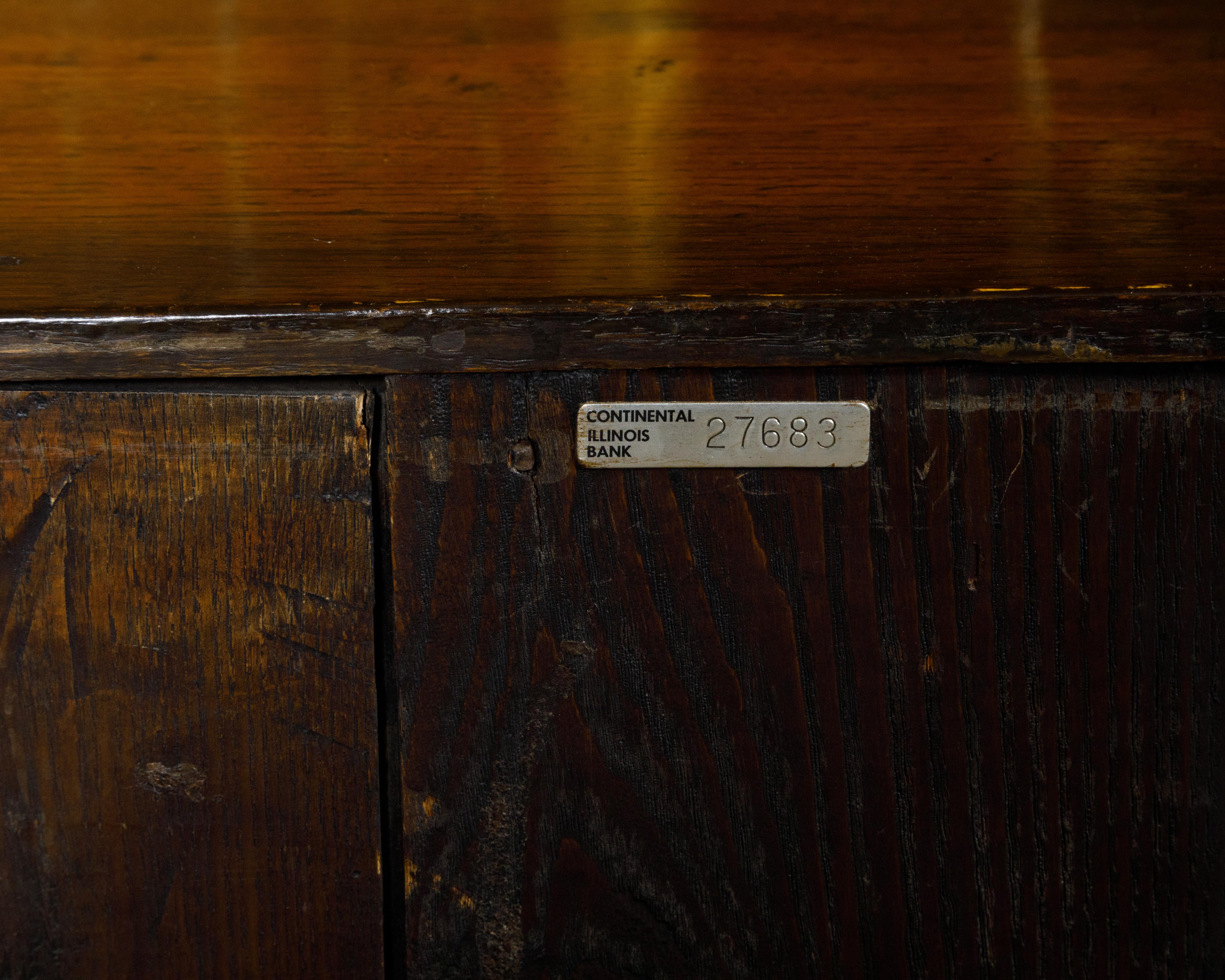 Pair of English 19th Century Oak Geometric Front Four-Drawer Carved Chests For Sale 1