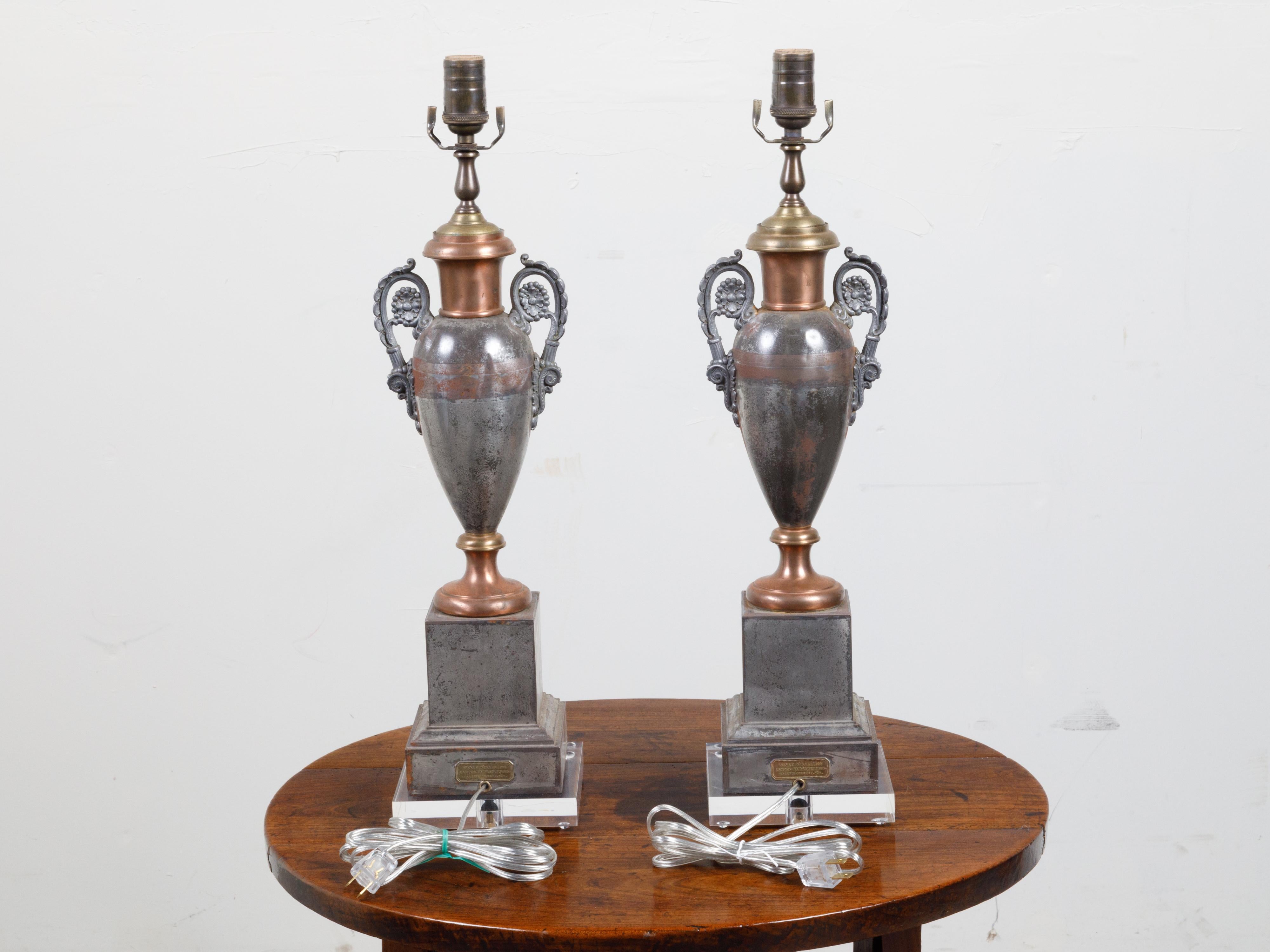 Pair of English 19th Century Tôle Amphorae Shaped Table Lamps on Lucite Bases For Sale 8