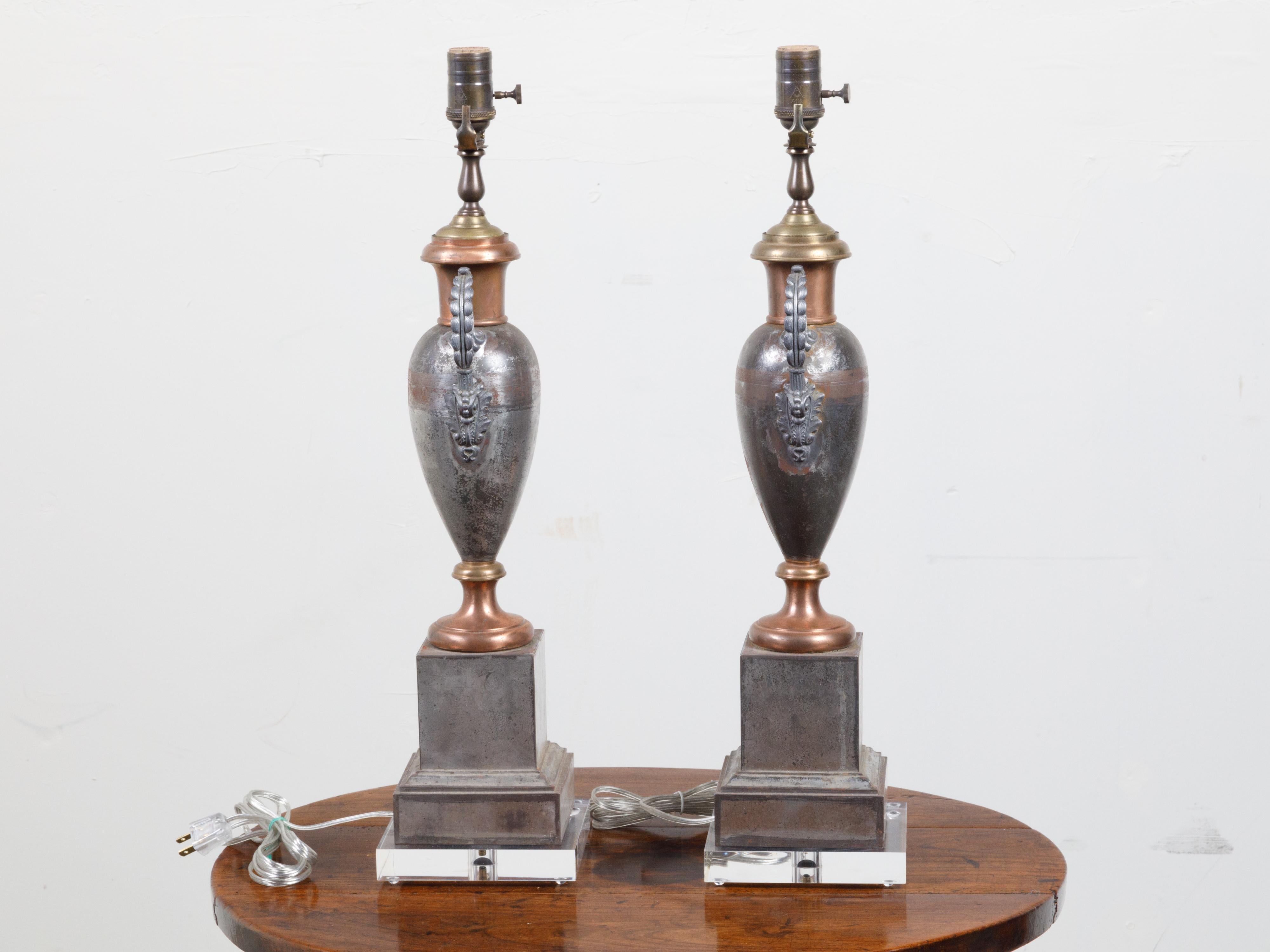 Pair of English 19th Century Tôle Amphorae Shaped Table Lamps on Lucite Bases For Sale 10