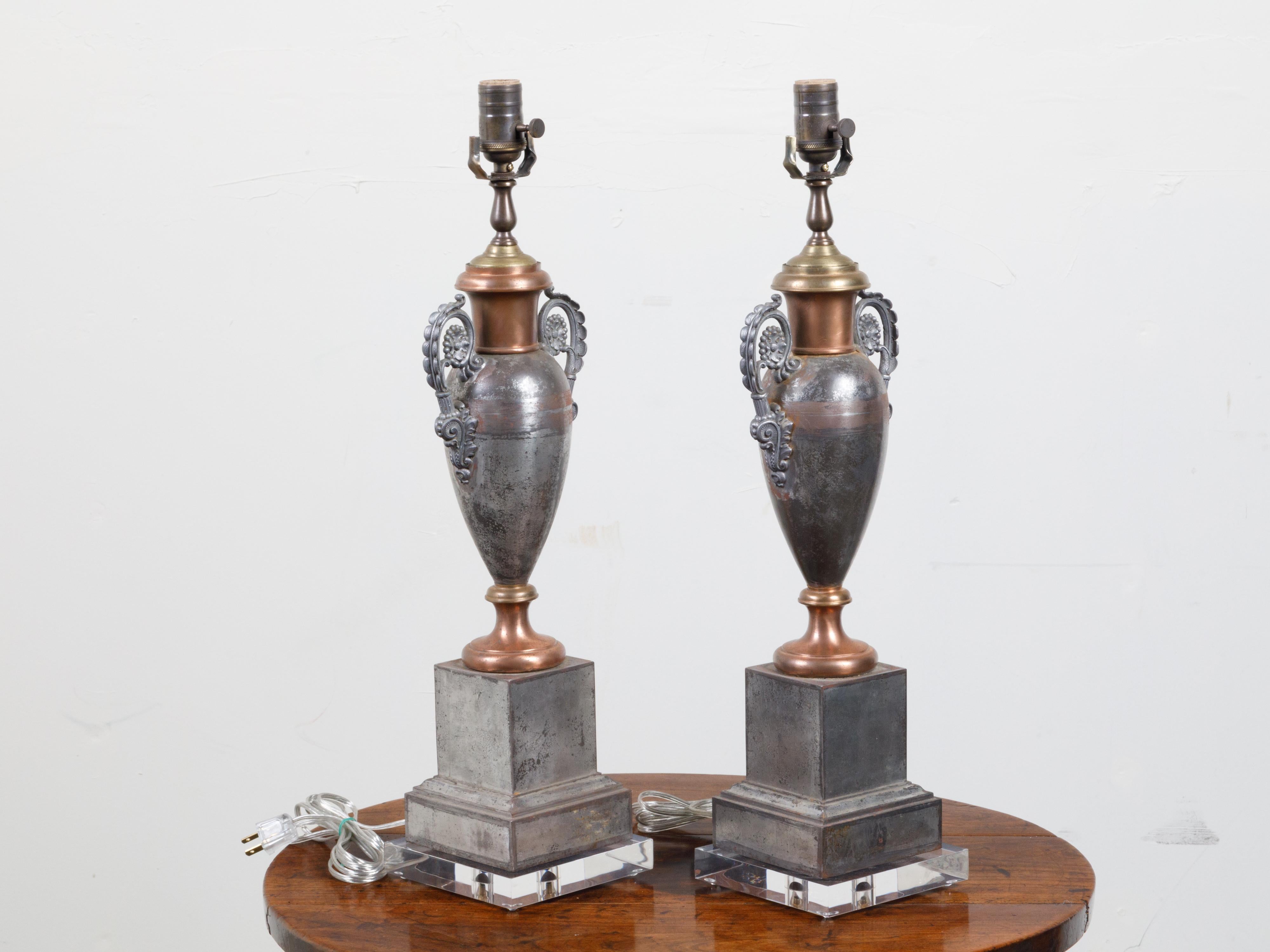 Pair of English 19th Century Tôle Amphorae Shaped Table Lamps on Lucite Bases For Sale 11