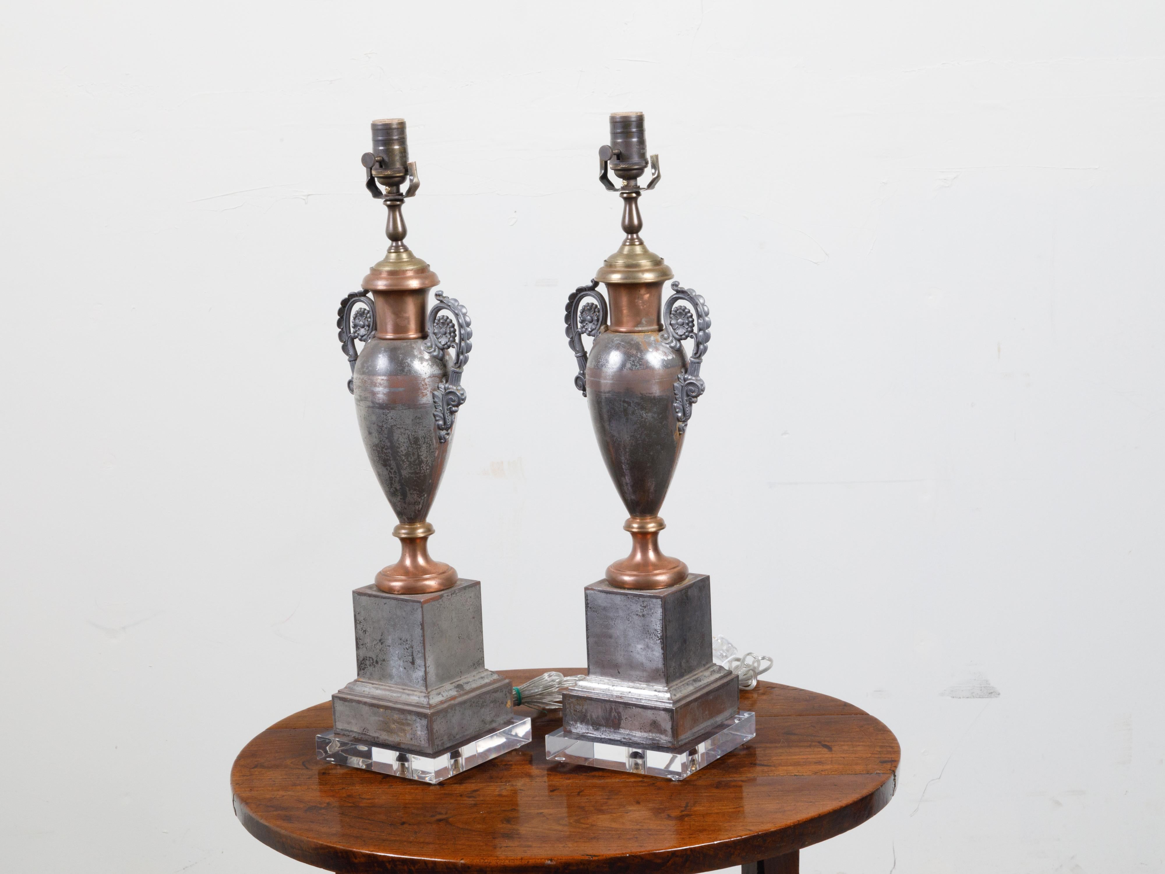 Pair of English 19th Century Tôle Amphorae Shaped Table Lamps on Lucite Bases For Sale 5