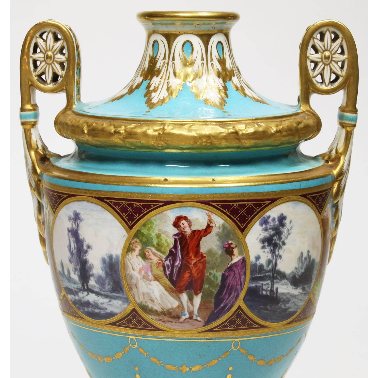 Romantique Paire de Vases Anglais du 19ème Siècle en Porcelaine Turquoise avec Peinture de Fond par Minton en vente