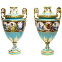 Pareja de jarrones ingleses del siglo XIX de porcelana pintada con fondo turquesa de Minton