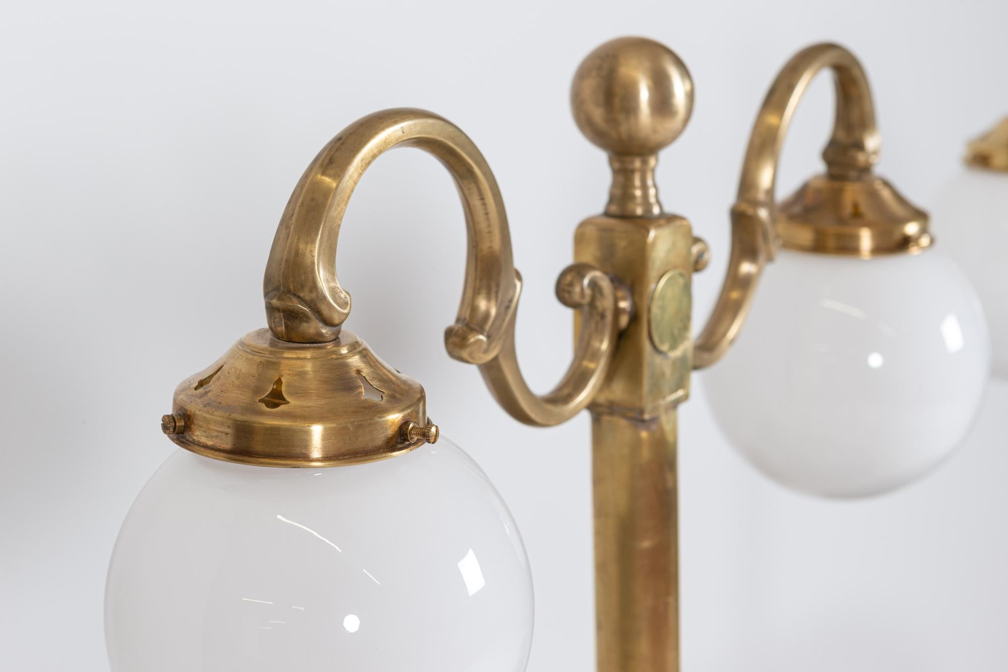 Circa 1890

Pair of English 19thC Brass Library Lamps, Mounted on ebonised timber bases.

Later Opaline Glass shades

Rewired & Pat tested

Price is for the pair



Measures: W56 x D24 x H82 cm.