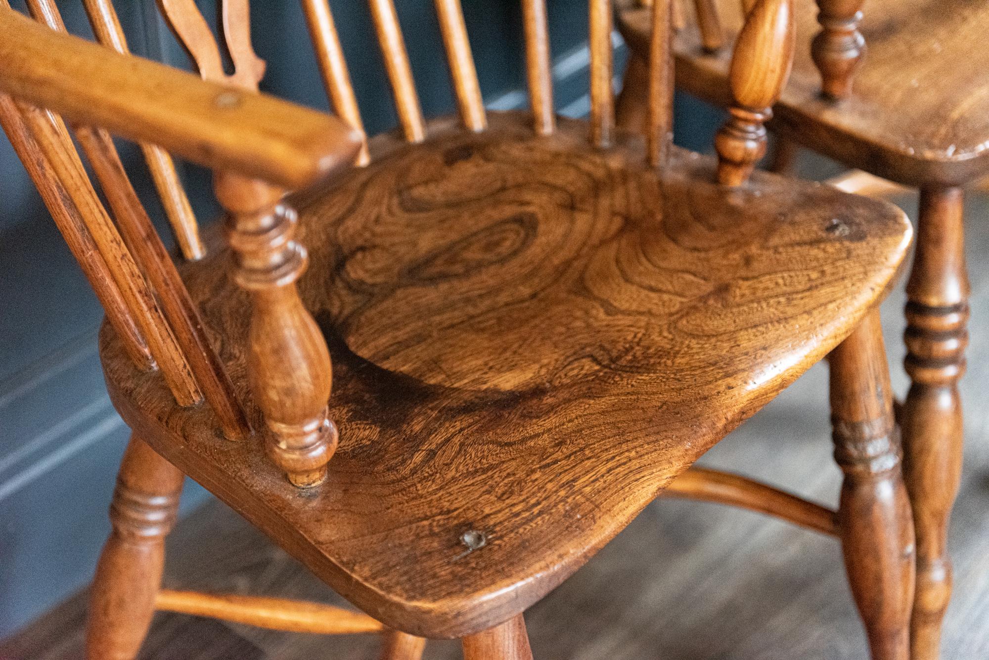 Pair of English 19th Century Windsor Chairs For Sale 6