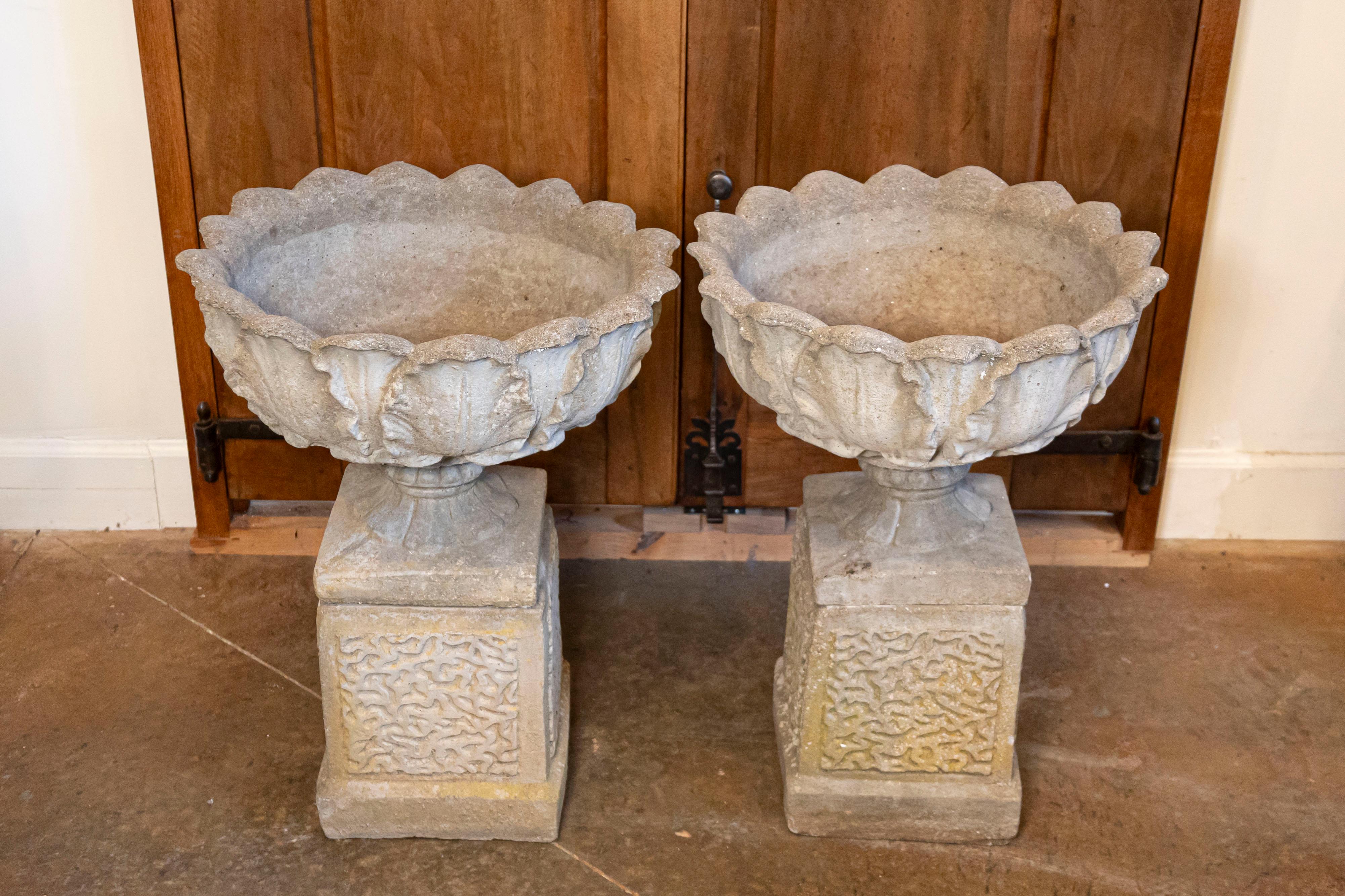 Pair of English 20th Century Stone Urns on Pedestals with Acanthus Leaf Motifs In Good Condition In Atlanta, GA