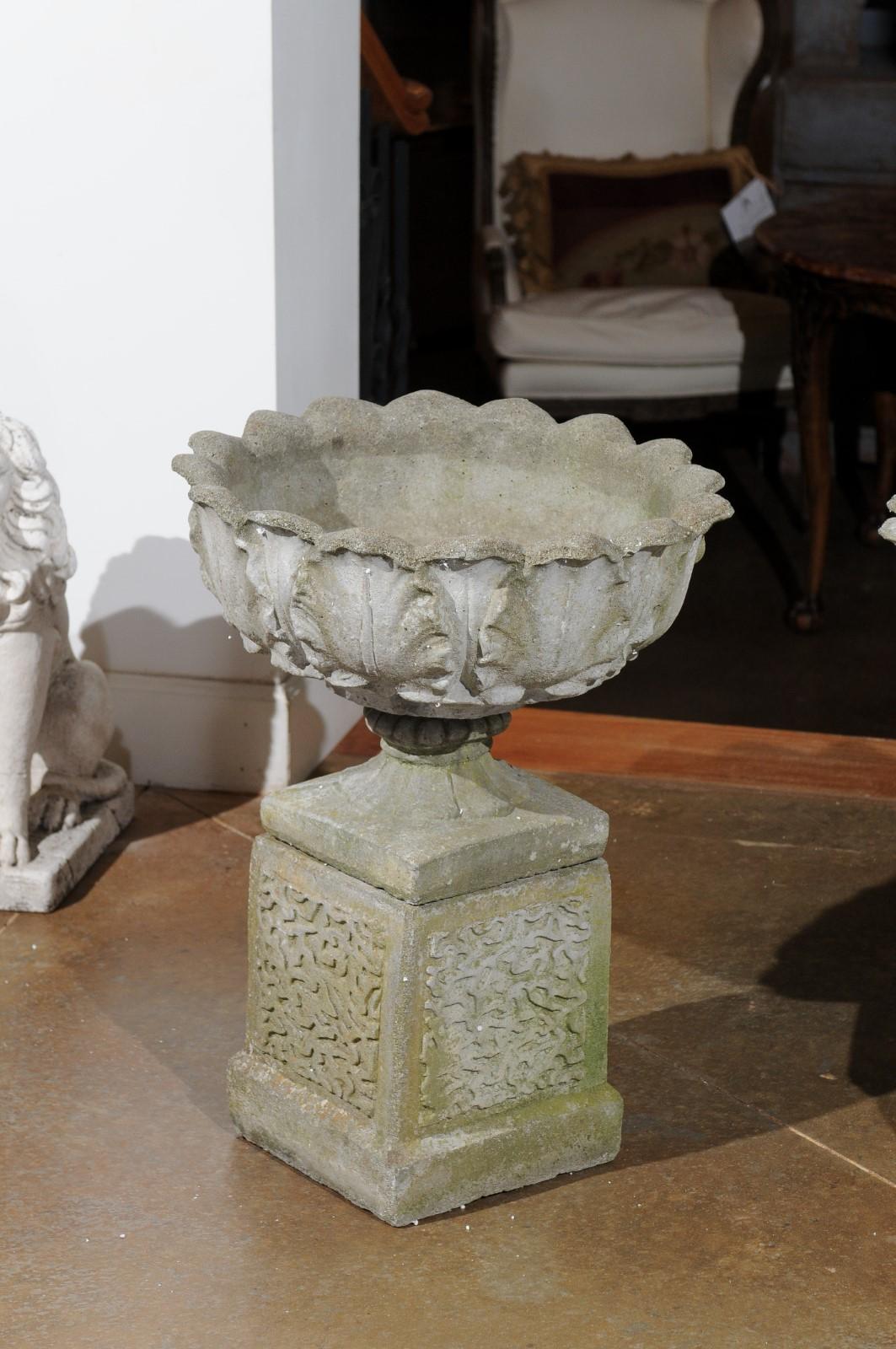 Pair of English 20th Century Stone Urns on Pedestals with Acanthus Leaf Motifs For Sale 1
