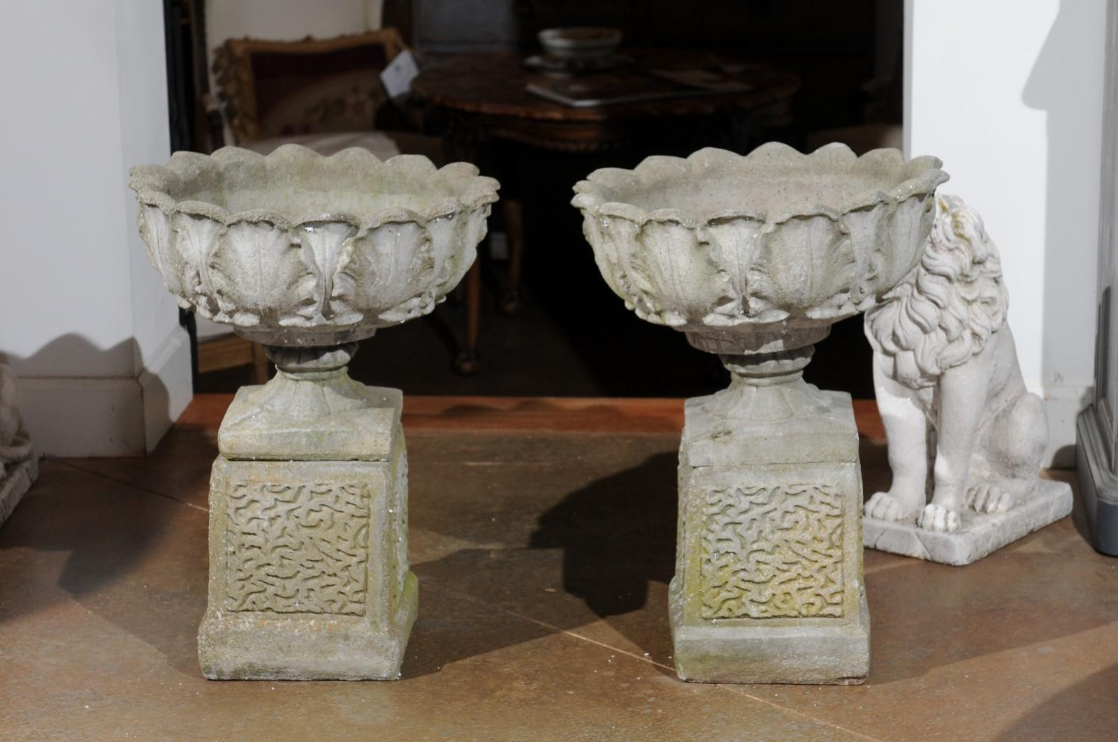 Pair of English 20th Century Stone Urns on Pedestals with Acanthus Leaf Motifs For Sale 4
