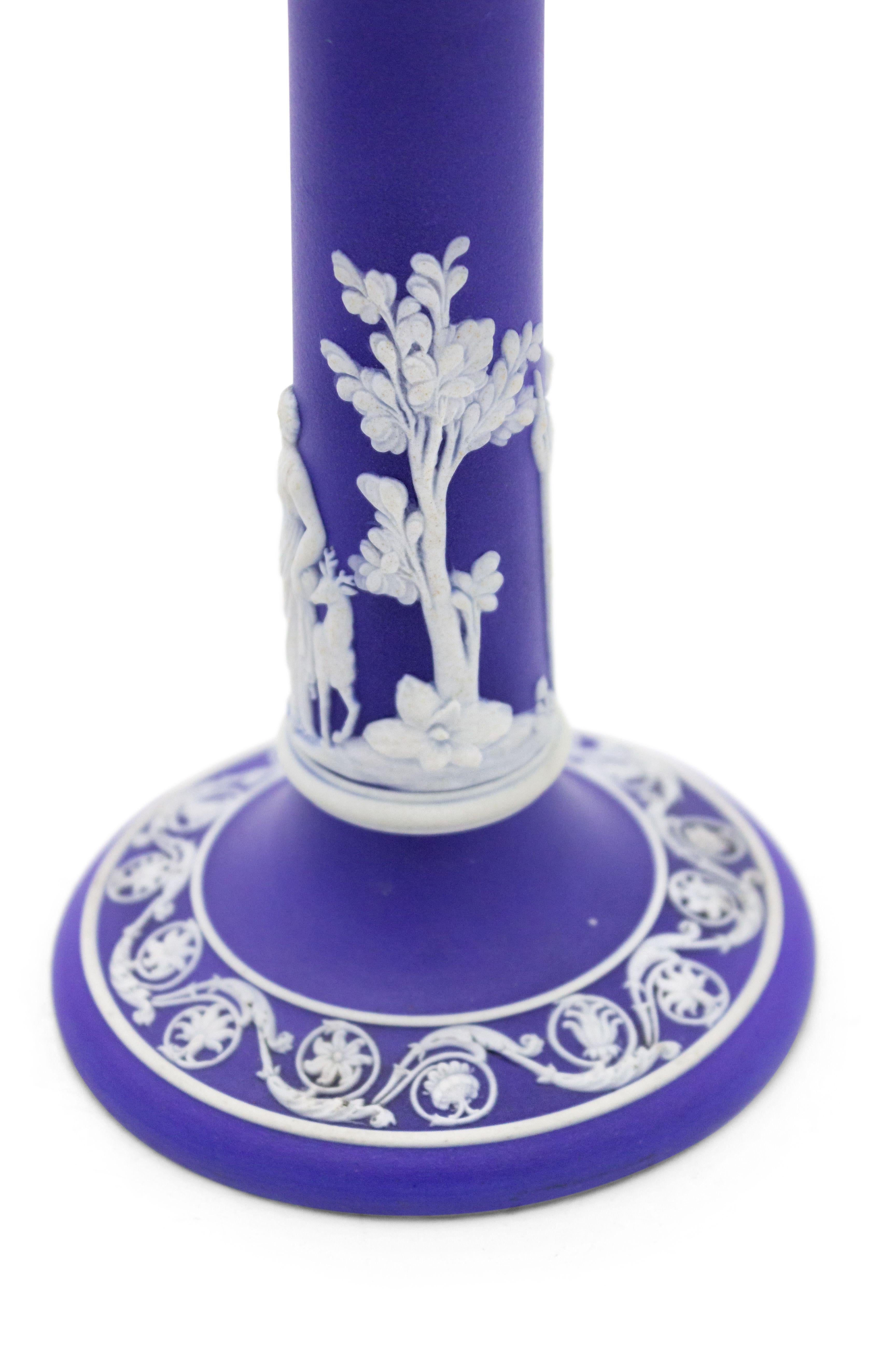 Porcellana Coppia di candelieri inglesi in porcellana Adam Blue Wedgwood in vendita