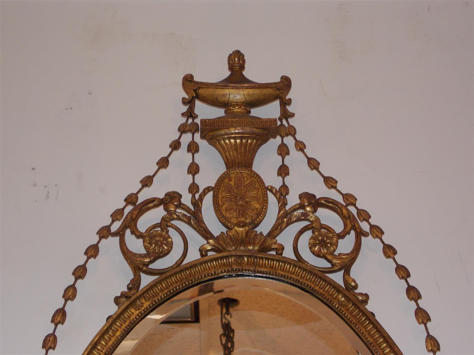 Début du XIXe siècle Paire de miroirs anglais Adam Oval Urn & Bell Flower avec verre biseauté, vers 1800 en vente