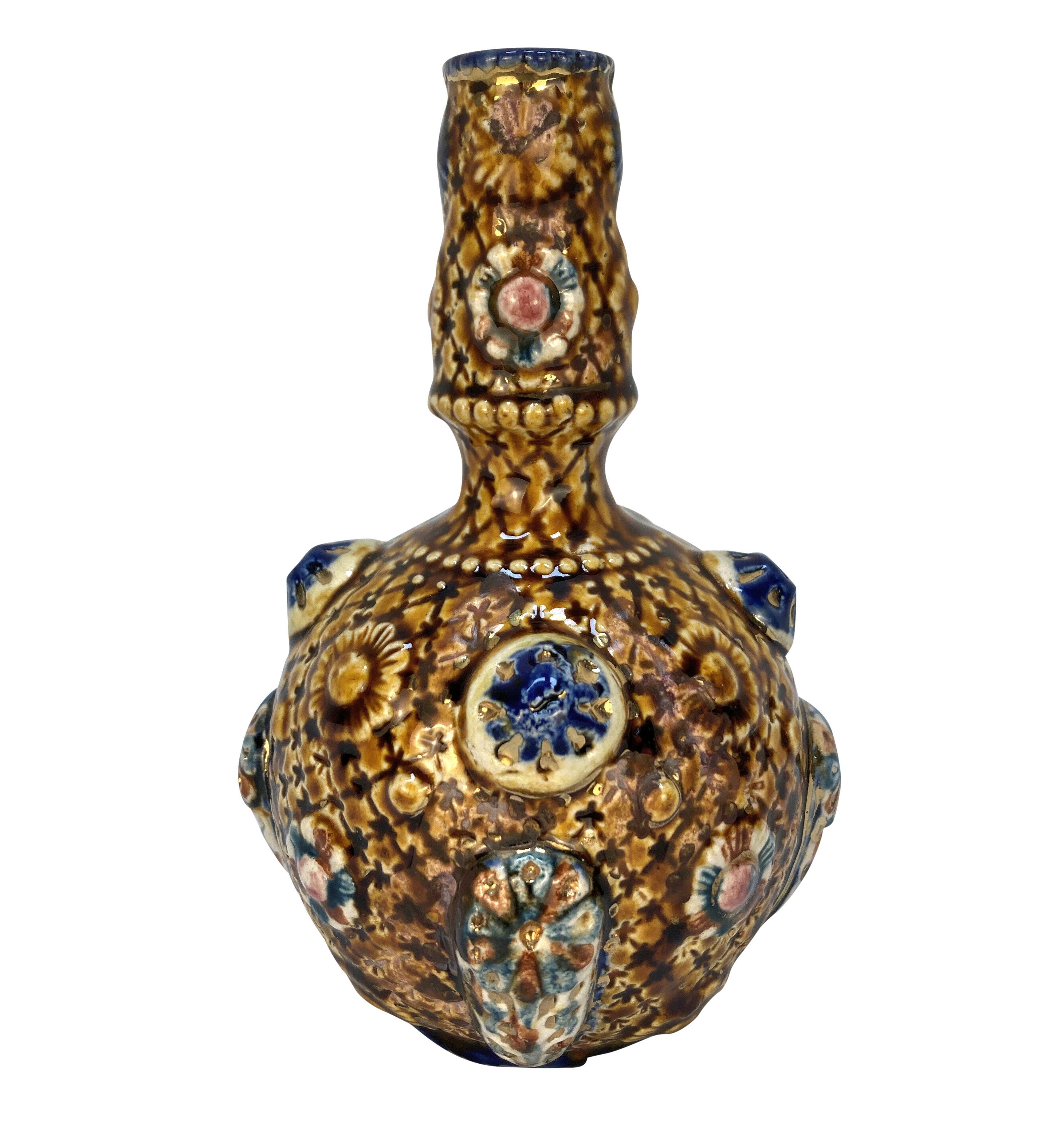 Paire de petits vases en Staffordshire de type 