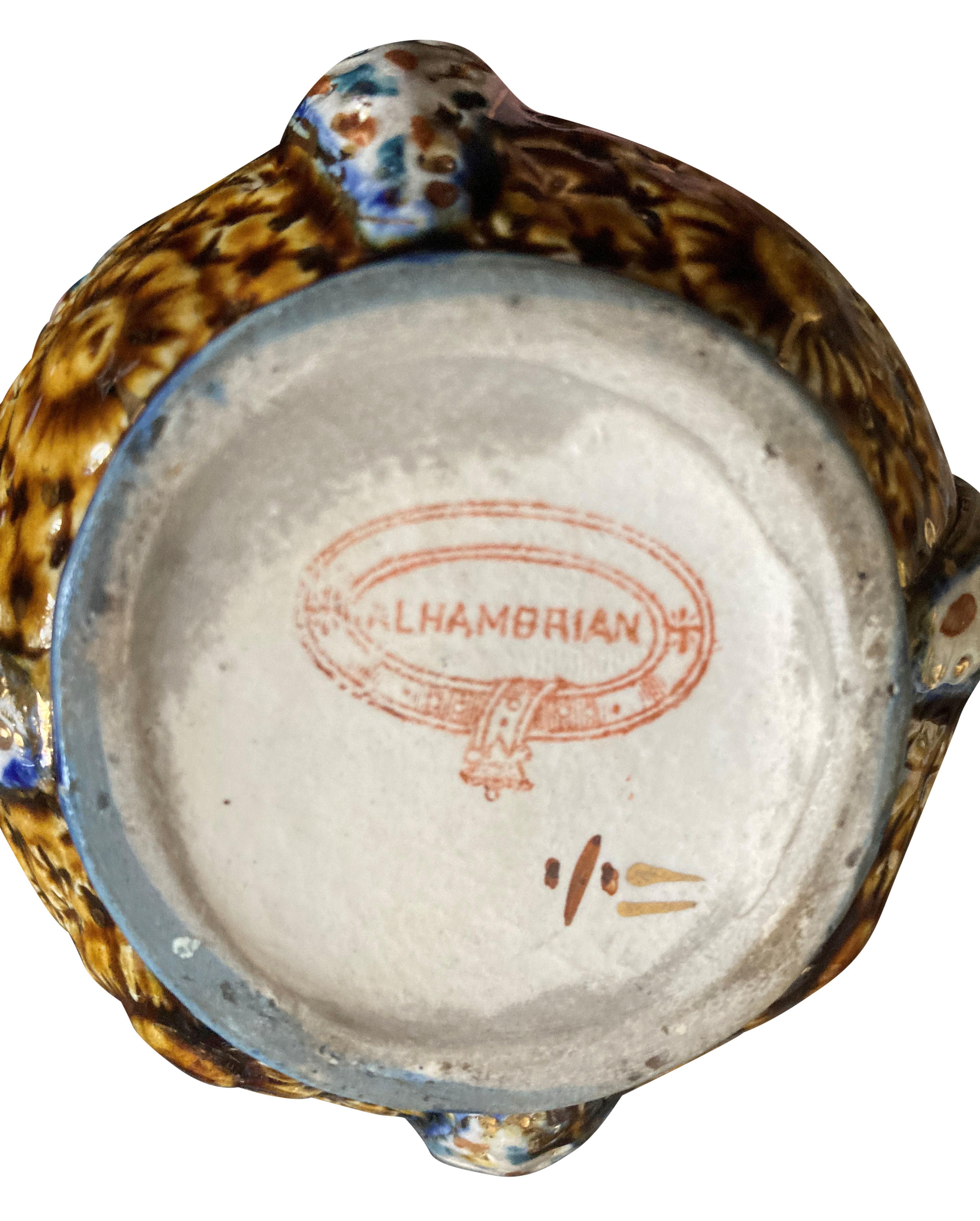 Céramique Paire de vases anglais en terre d'Alhambra en vente