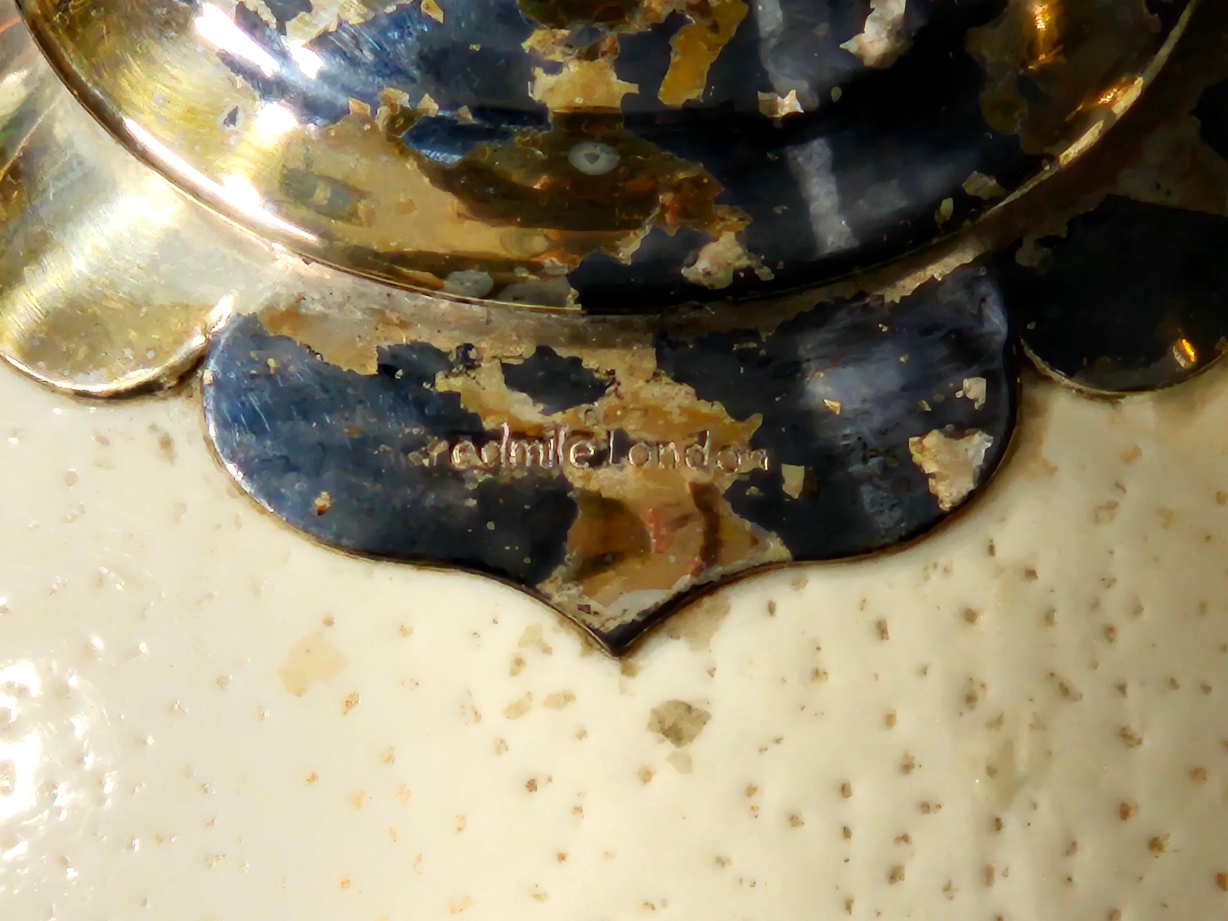 Coppia di candelieri inglesi con uova di struzzo di Anthony Redmile, entrambi firmati in vendita 1