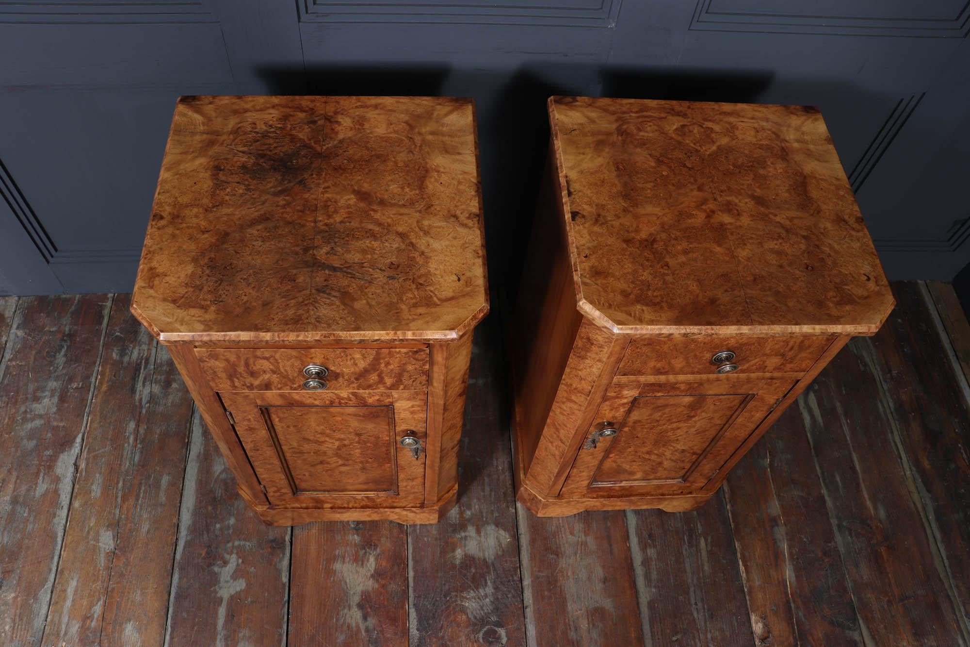 Late Victorian Pair of English Antique Burr Walnut Bedside Cabinets For Sale