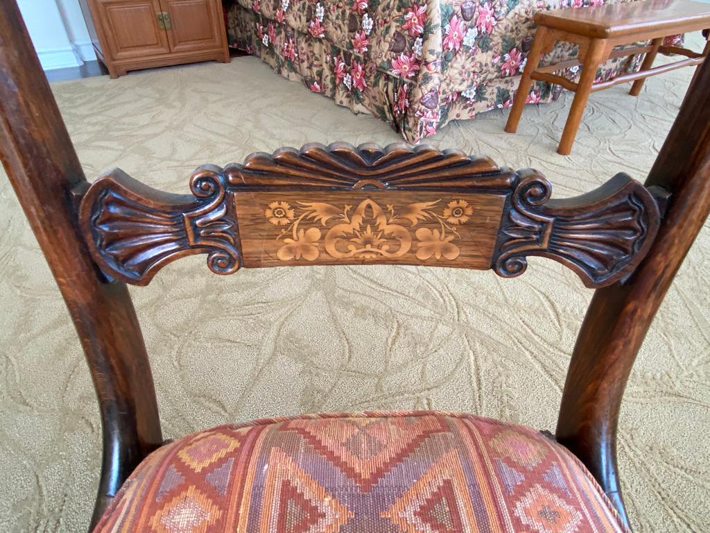 Hand-Carved Pair of English Antique Regency Side Chairs For Sale