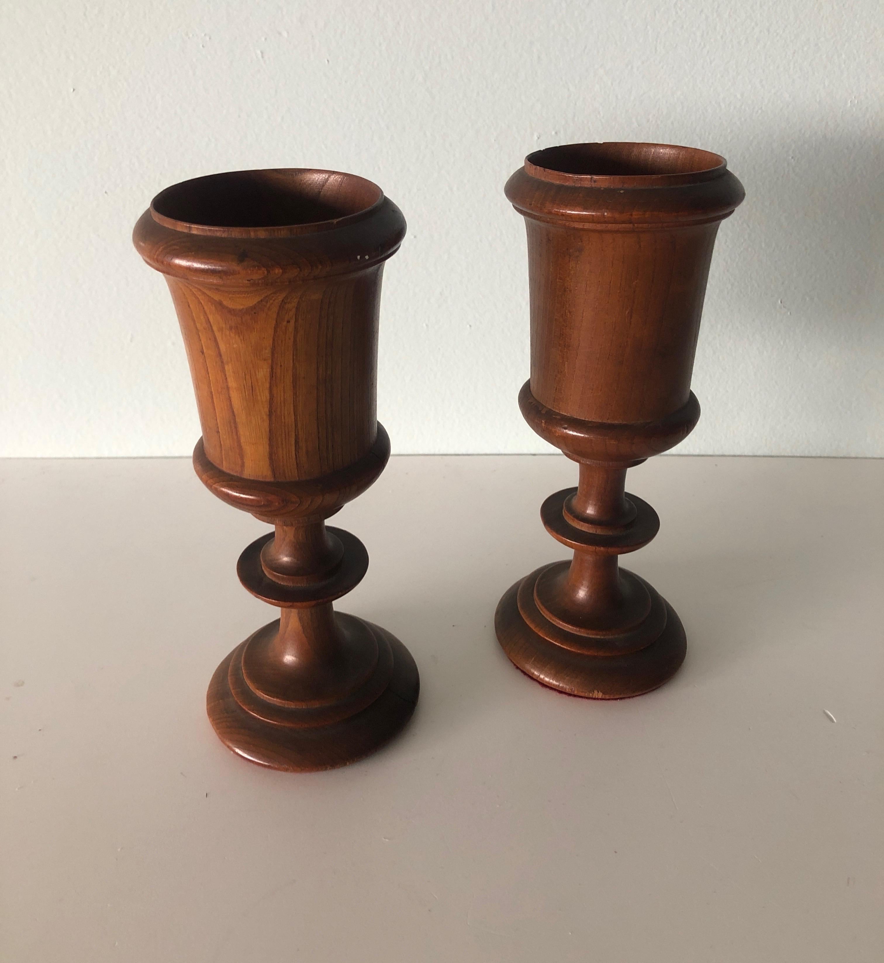 Pair of English antique wooden cups
Size: 3 x 2.5 x 8
