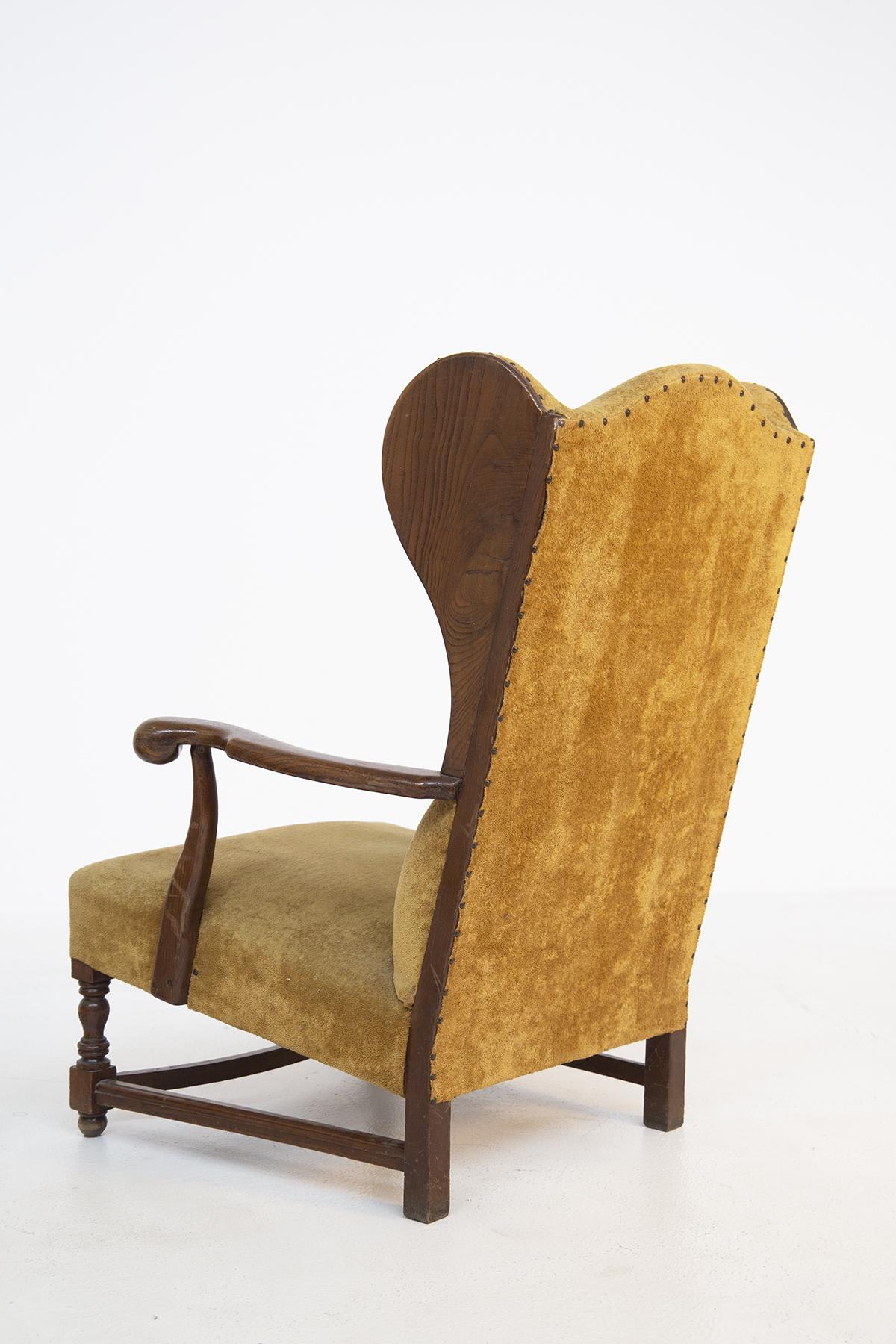 19th Century Pair of English Armchairs in Velvet and Walnut Wood  For Sale