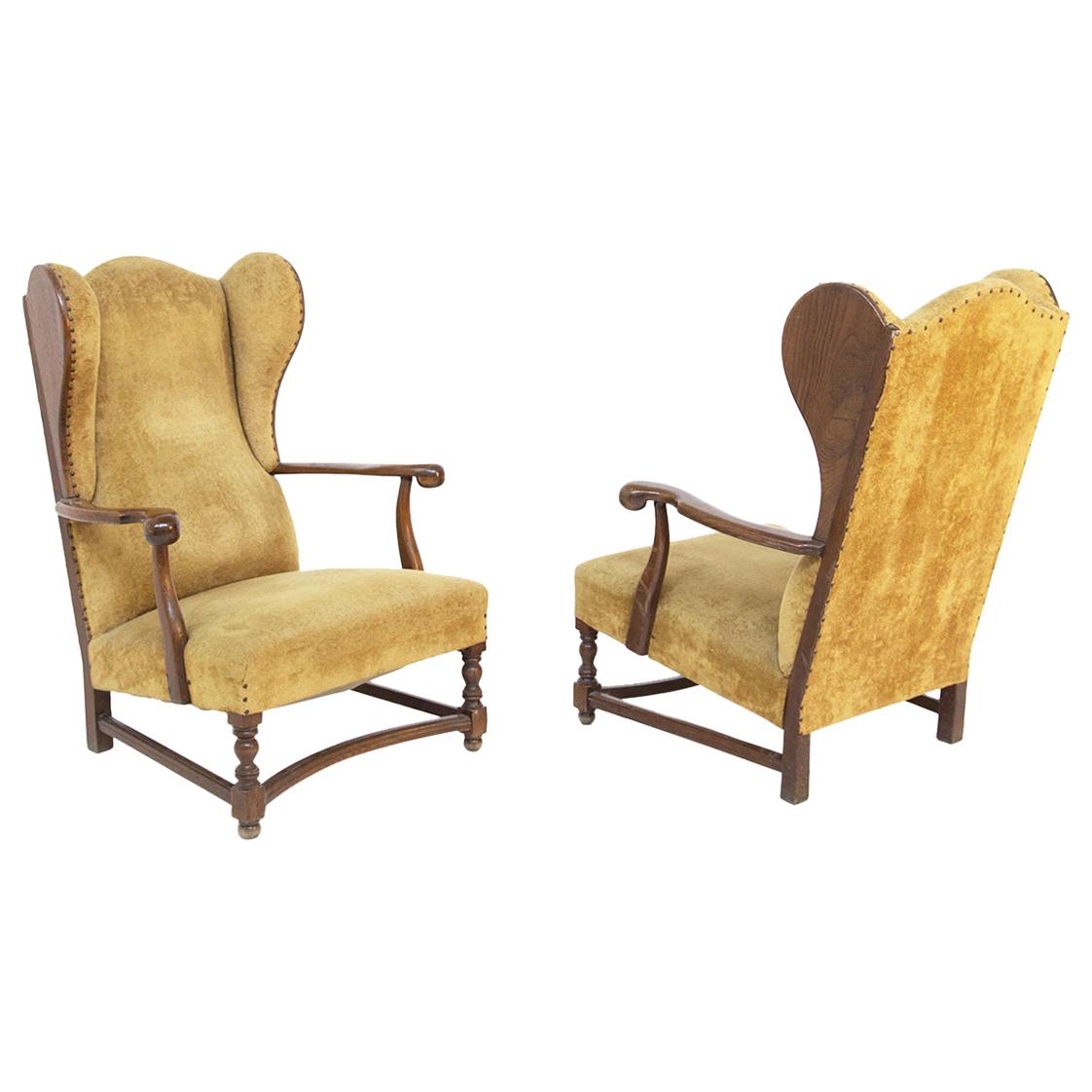 Paire de fauteuils anglais en velours et bois de noyer de la fin du XIXe siècle