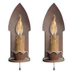 Pareja de apliques de cobre ingleses Arts & Crafts