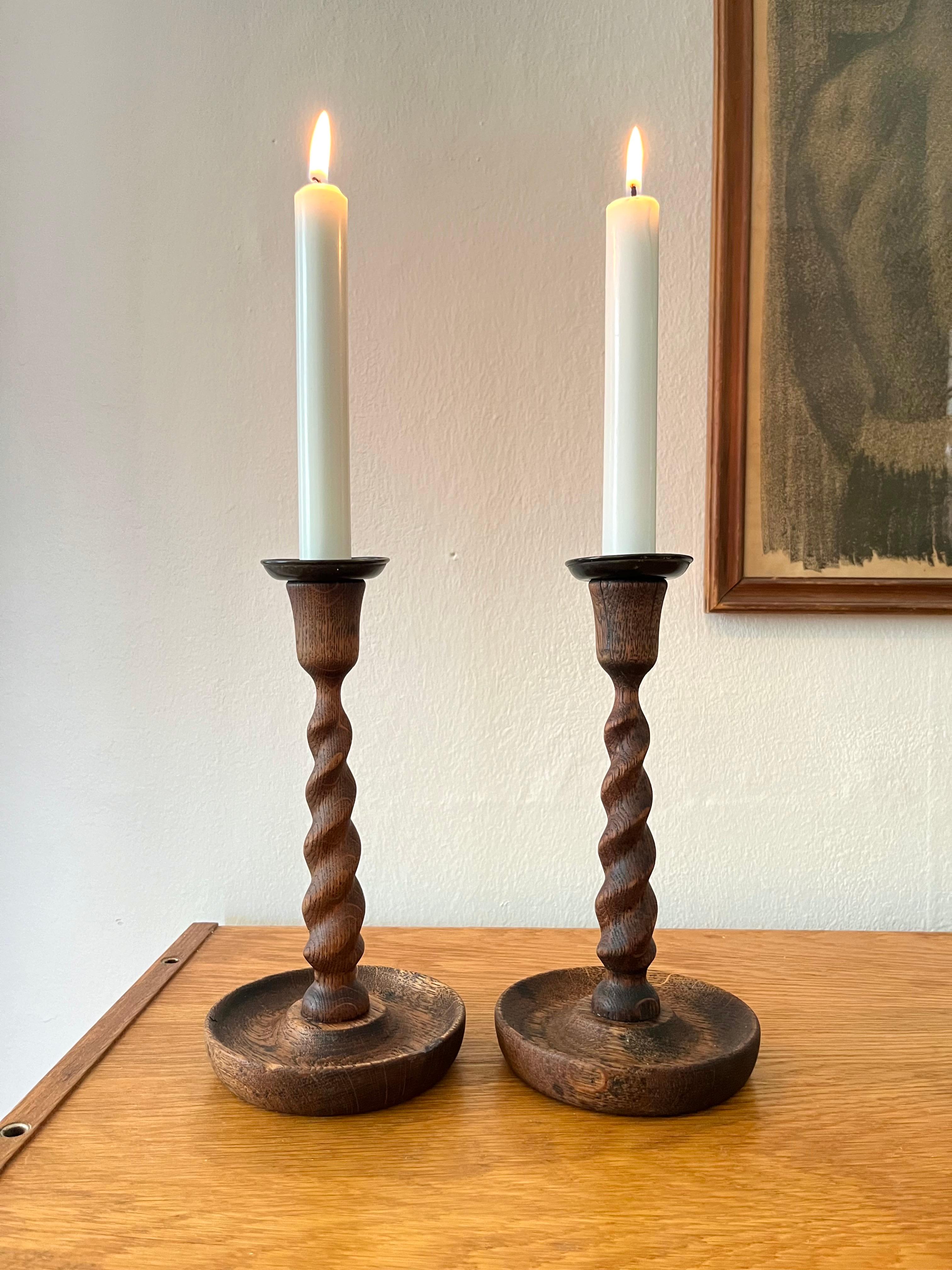 Victorian Pair of English Barley Twist Wooden Candlesticks, 1920s For Sale