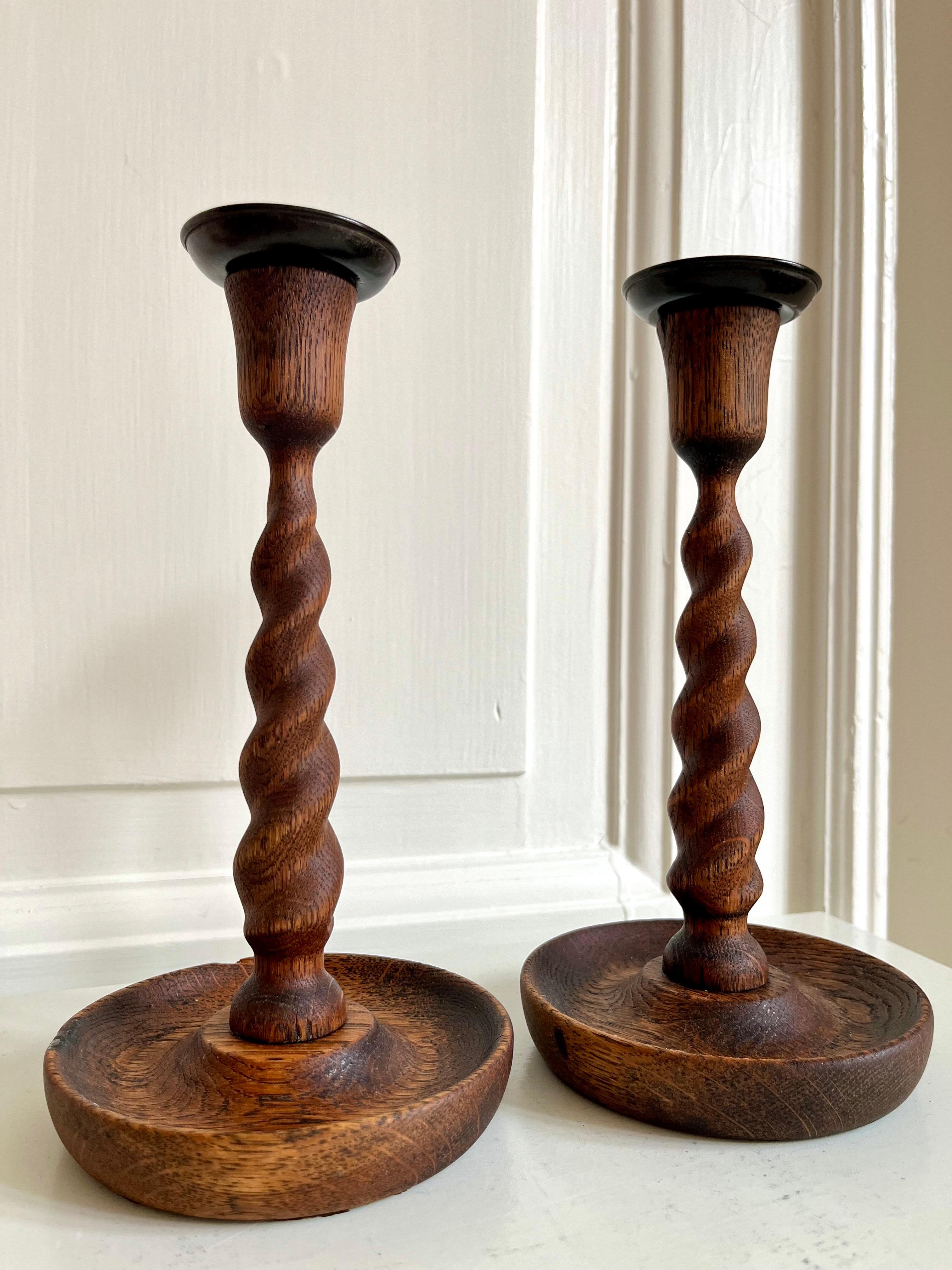Pair of English Barley Twist Wooden Candlesticks, 1920s For Sale 1