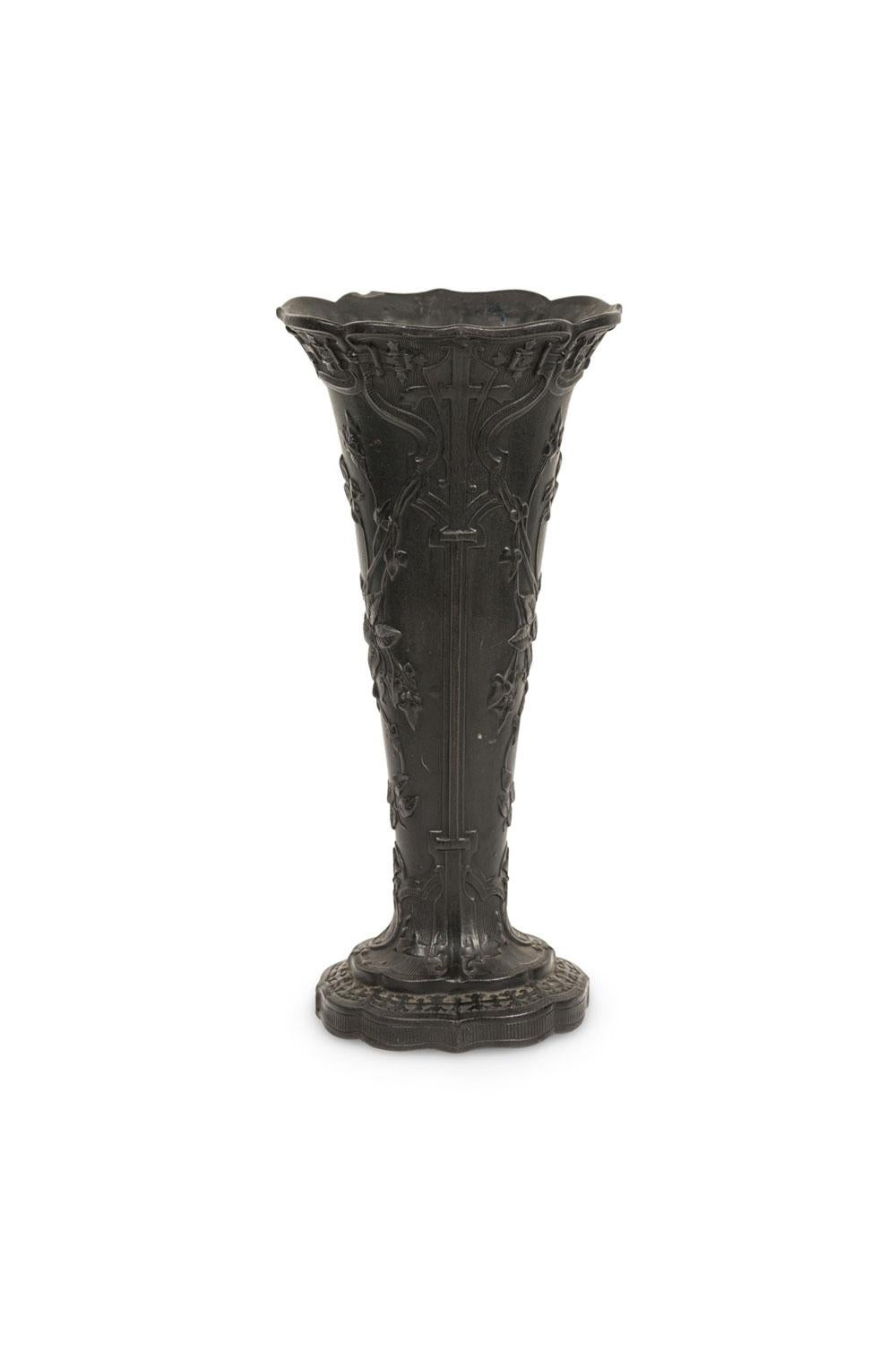 Pair of English Black Basalt Earthenware Vases In Good Condition For Sale In Queens, NY