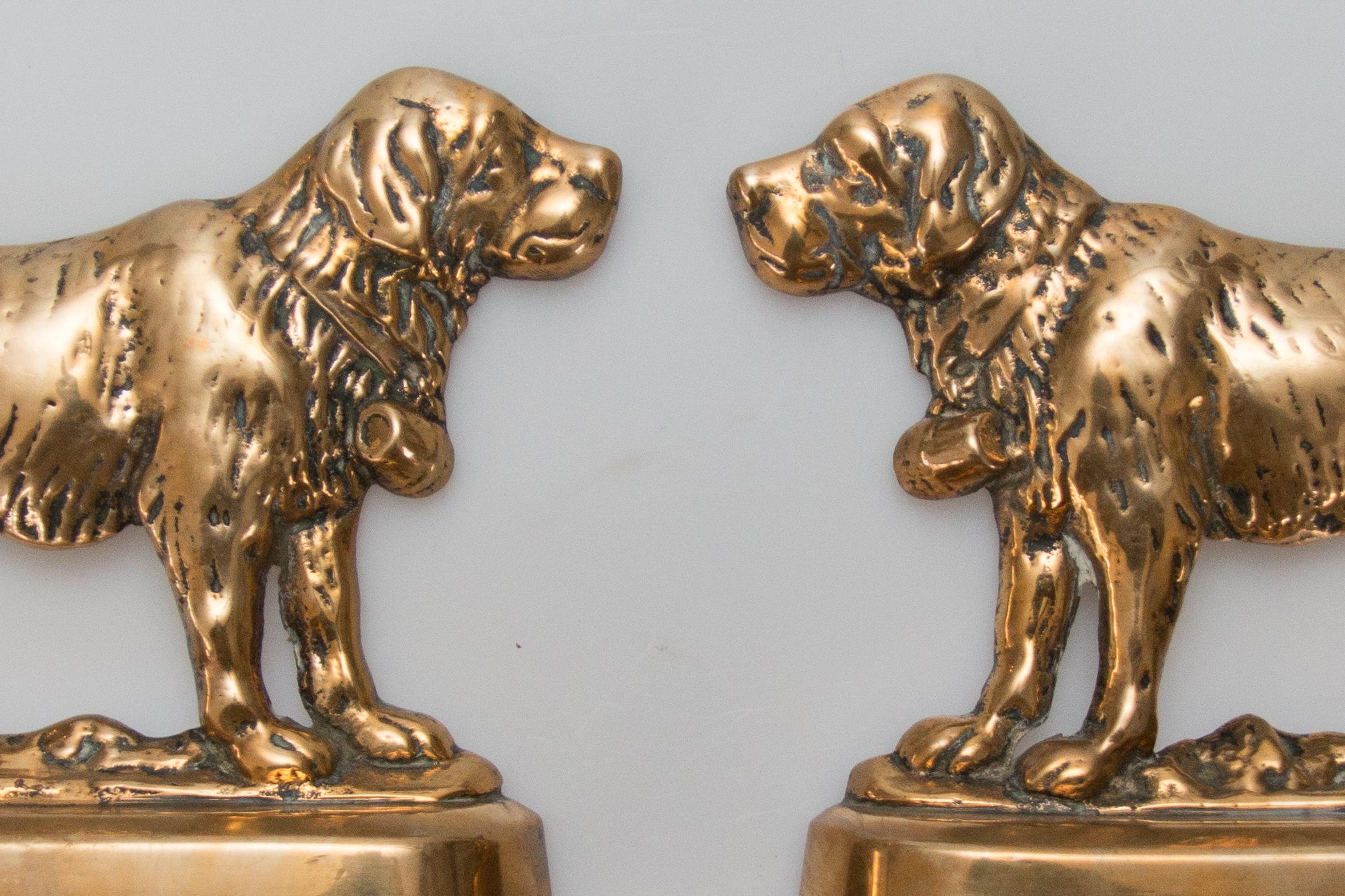 Pair of English Brass St. Bernard Dogs Bookends Mantel Ornaments, circa 1920 1