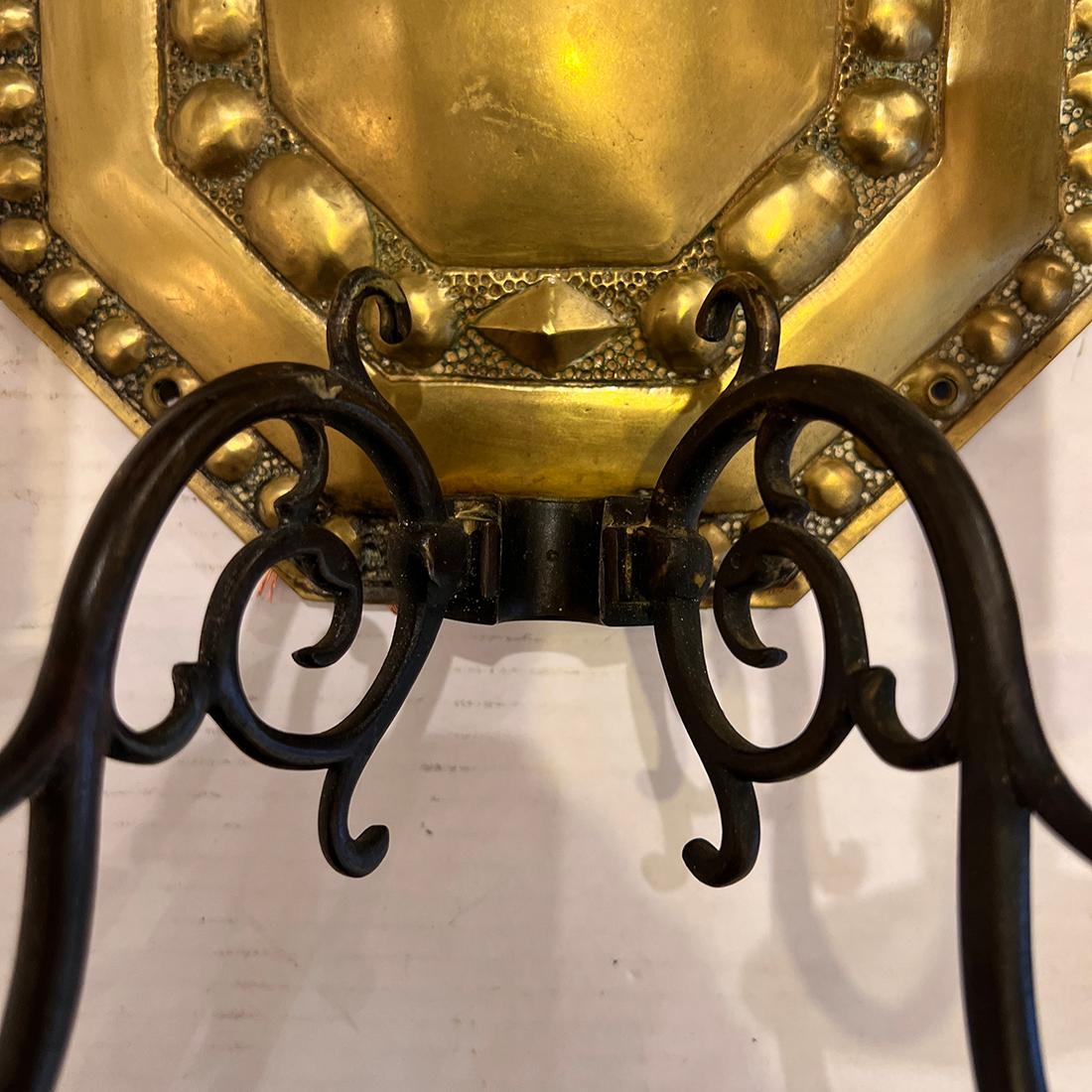 Coppia di lampade inglesi in bronzo in vendita 1