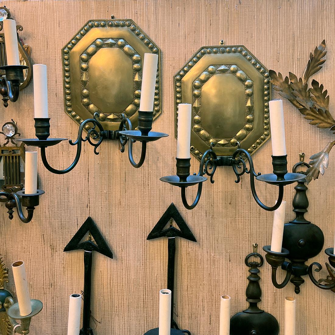 Coppia di lampade inglesi in bronzo in vendita 2