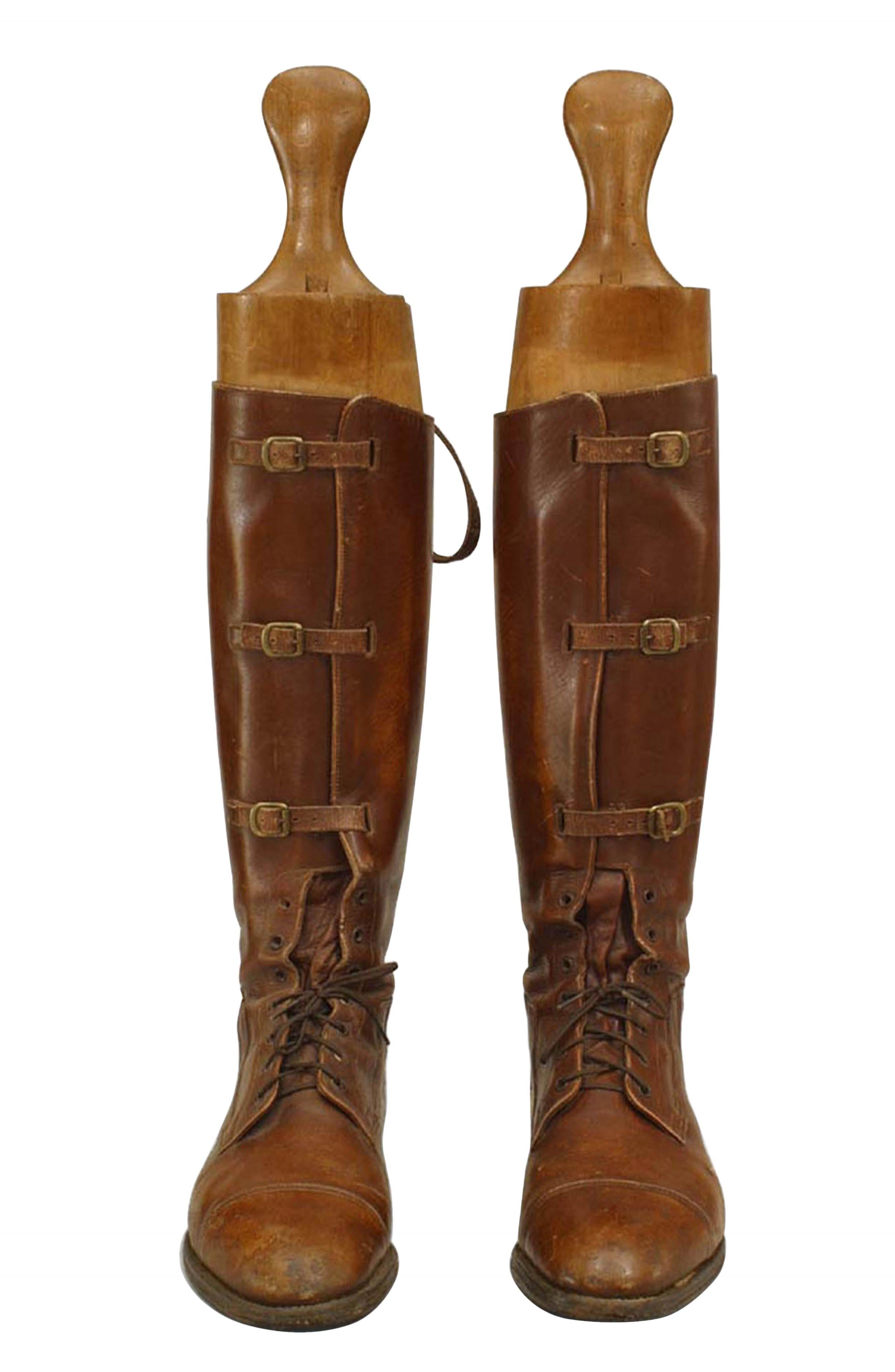 COPPIA di stivali da equitazione inglesi in pelle marrone con albero delle scarpe
