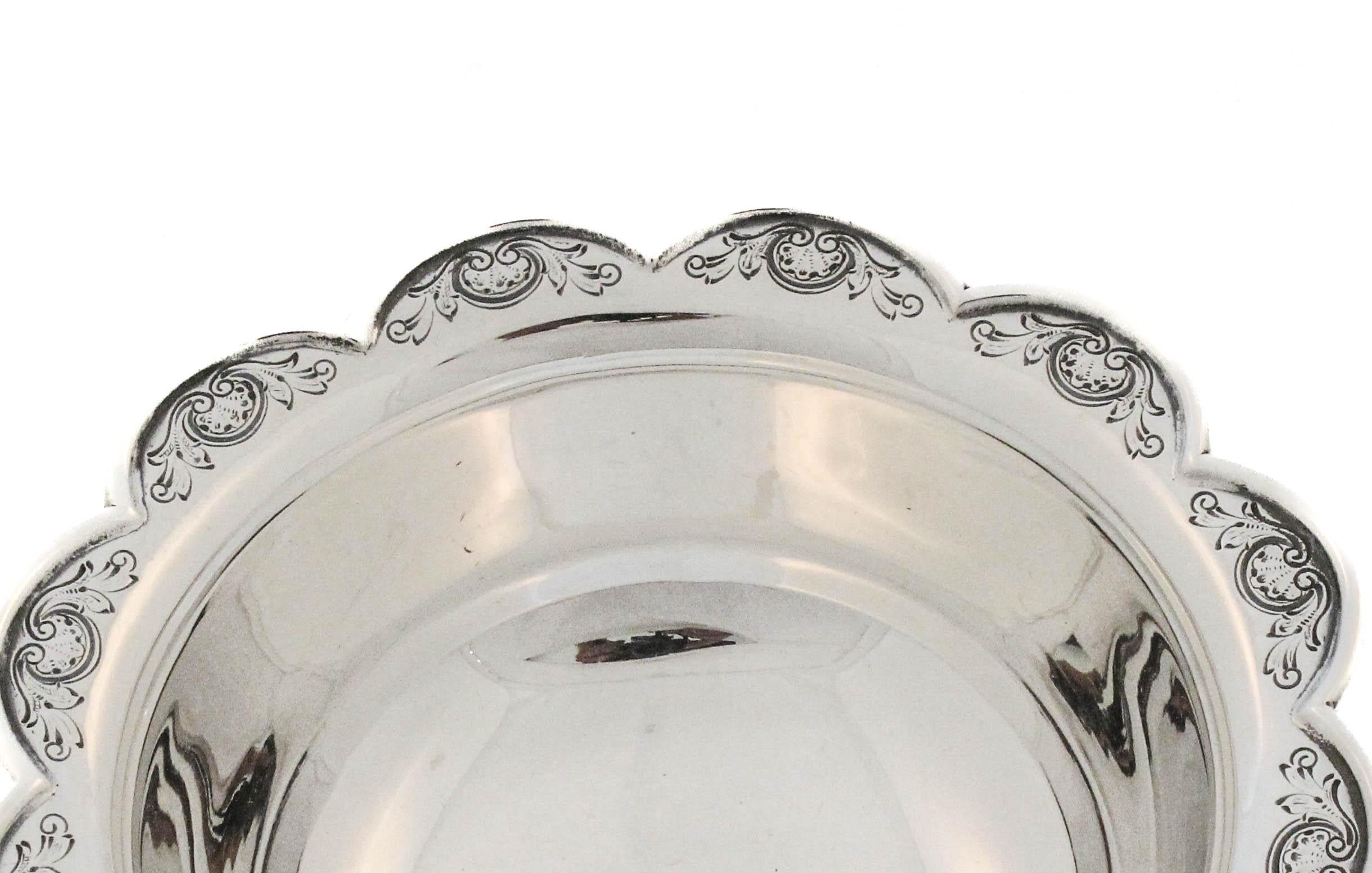 Milieu du XXe siècle Pair of English Candy Dishes en vente