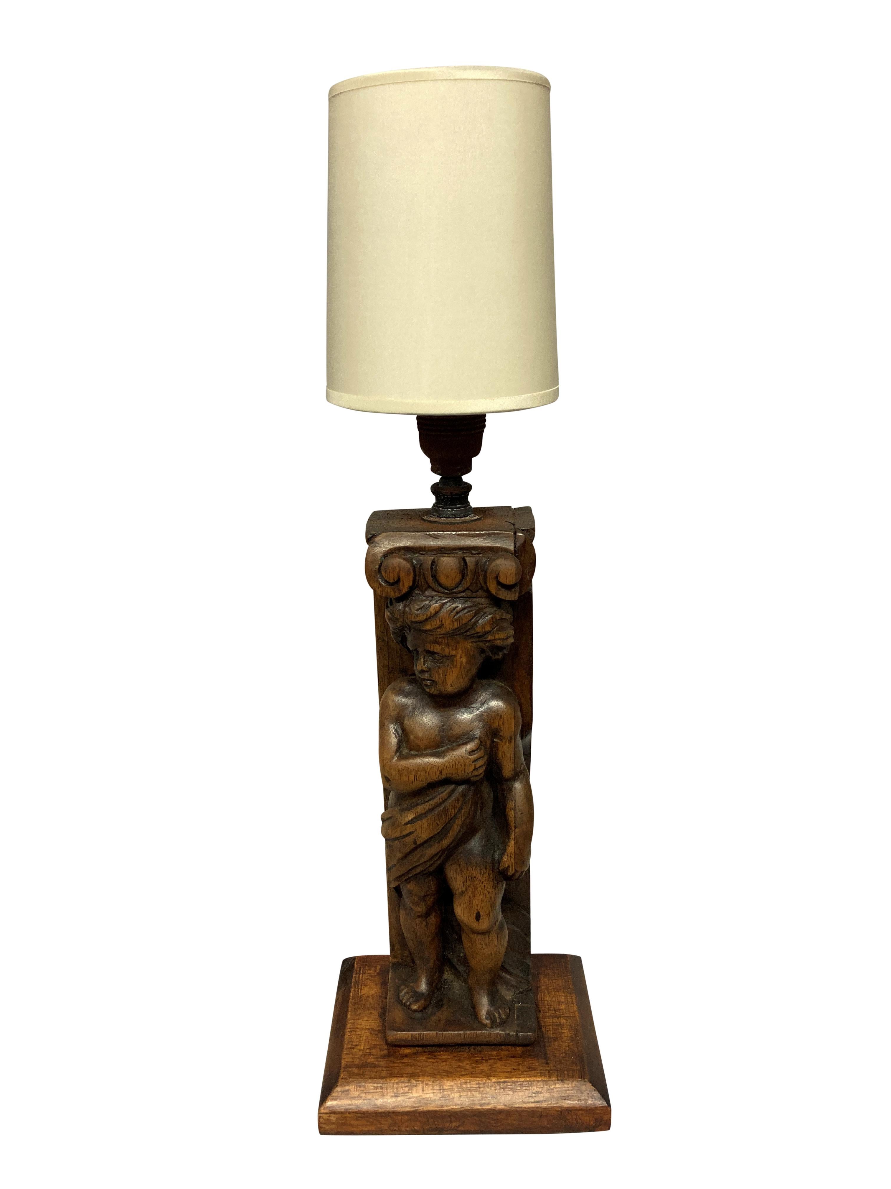 Pair of English Carved Walnut Cherub Lamps In Good Condition For Sale In London, GB