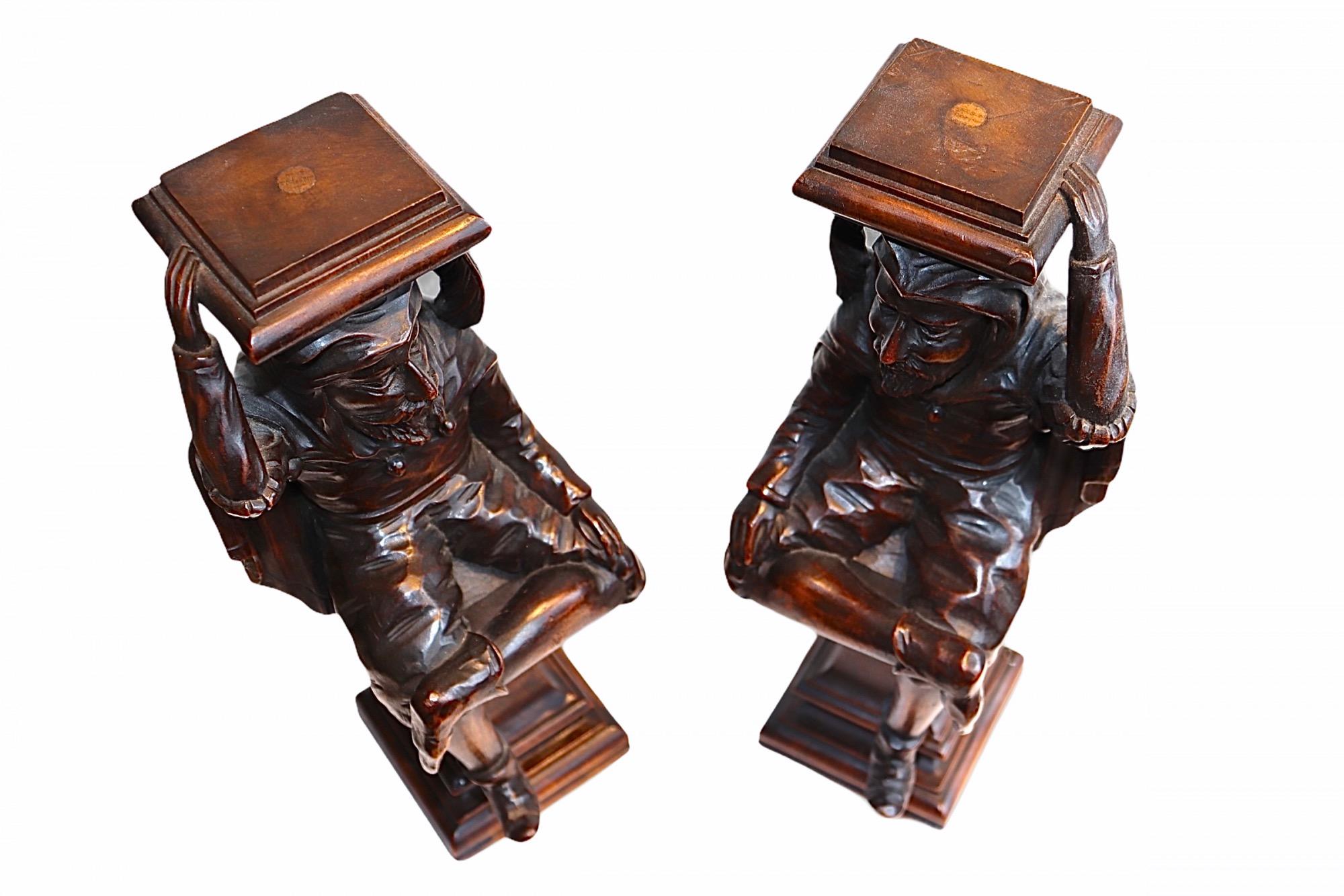 Pair of English Carved Walnut Wood Figures of Court Jesters, 18th Century For Sale 2