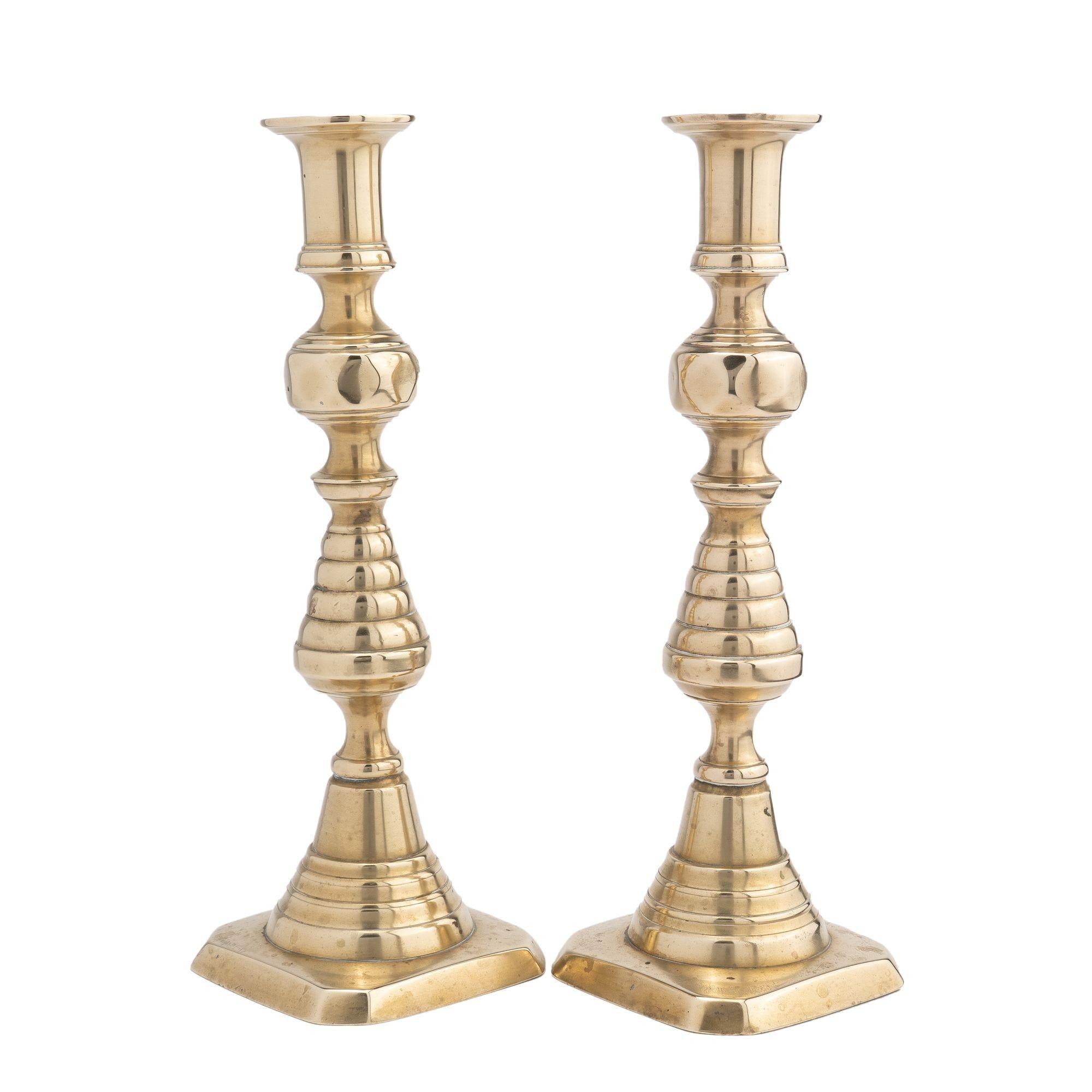Pair of English cast brass beehive candlesticks, 1830 In Good Condition In Kenilworth, IL