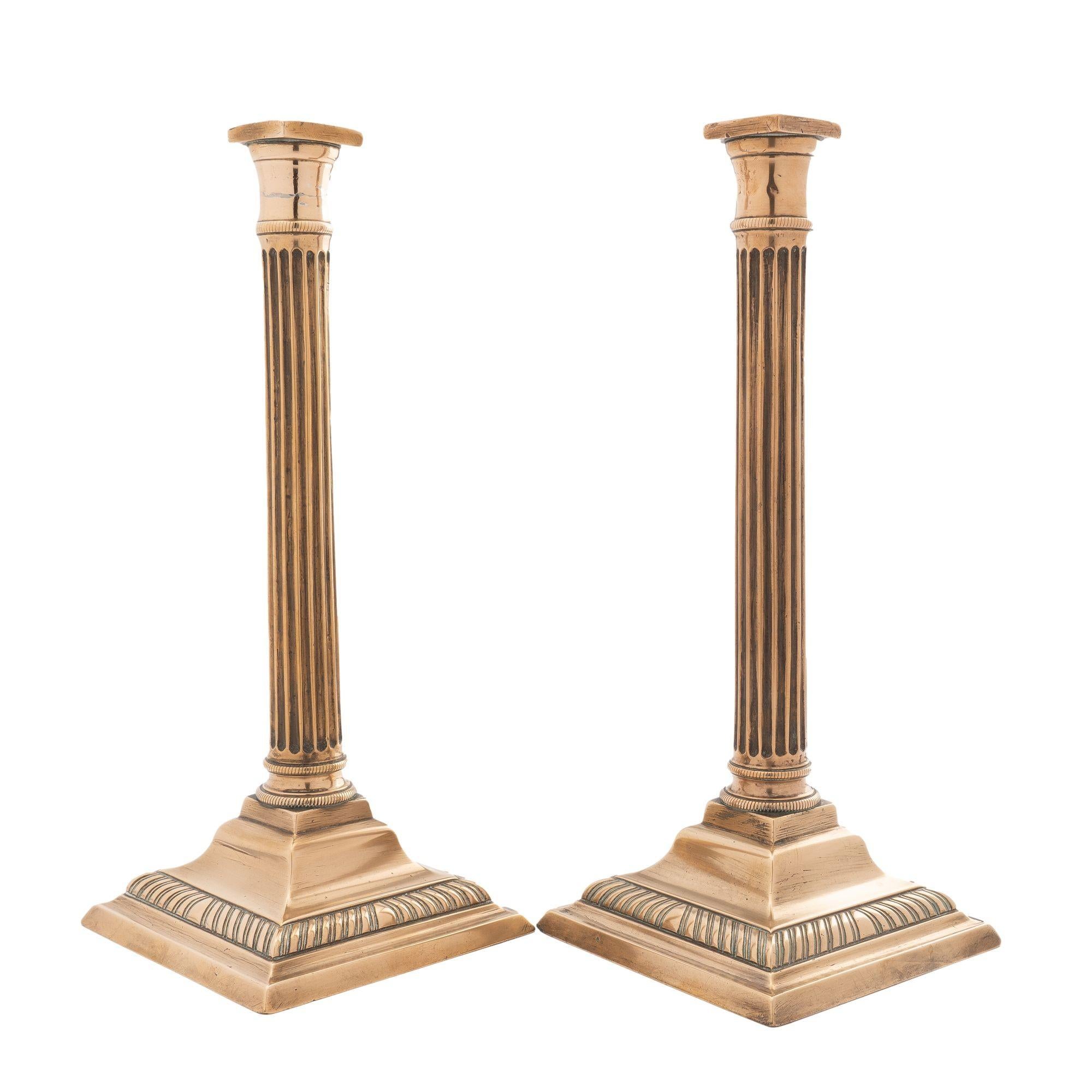 Pair of English cast brass columnar candlesticks, c. 1790 For Sale 1