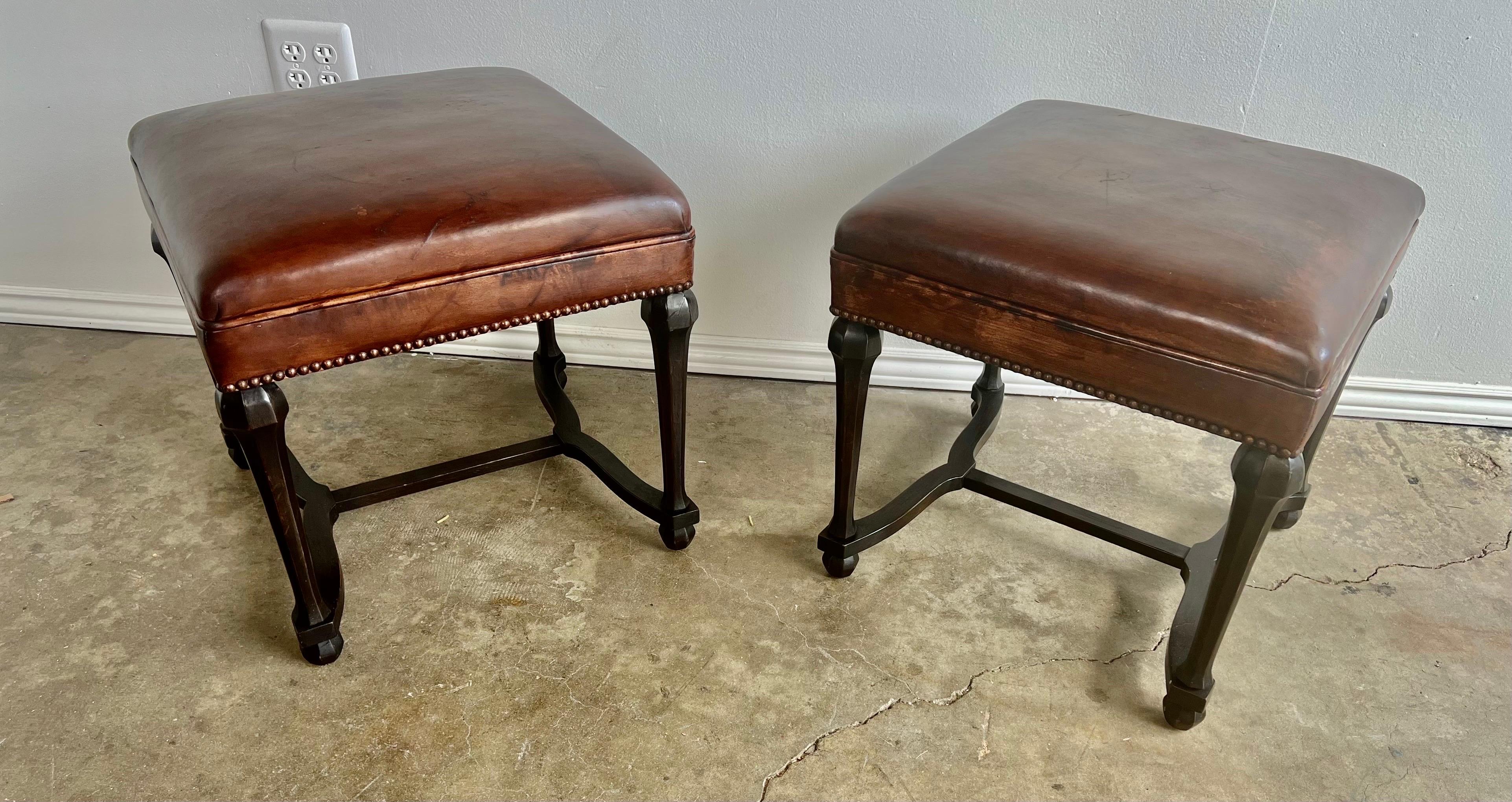 Pair of English Charles II Leather Upholstered Benches In Distressed Condition In Los Angeles, CA