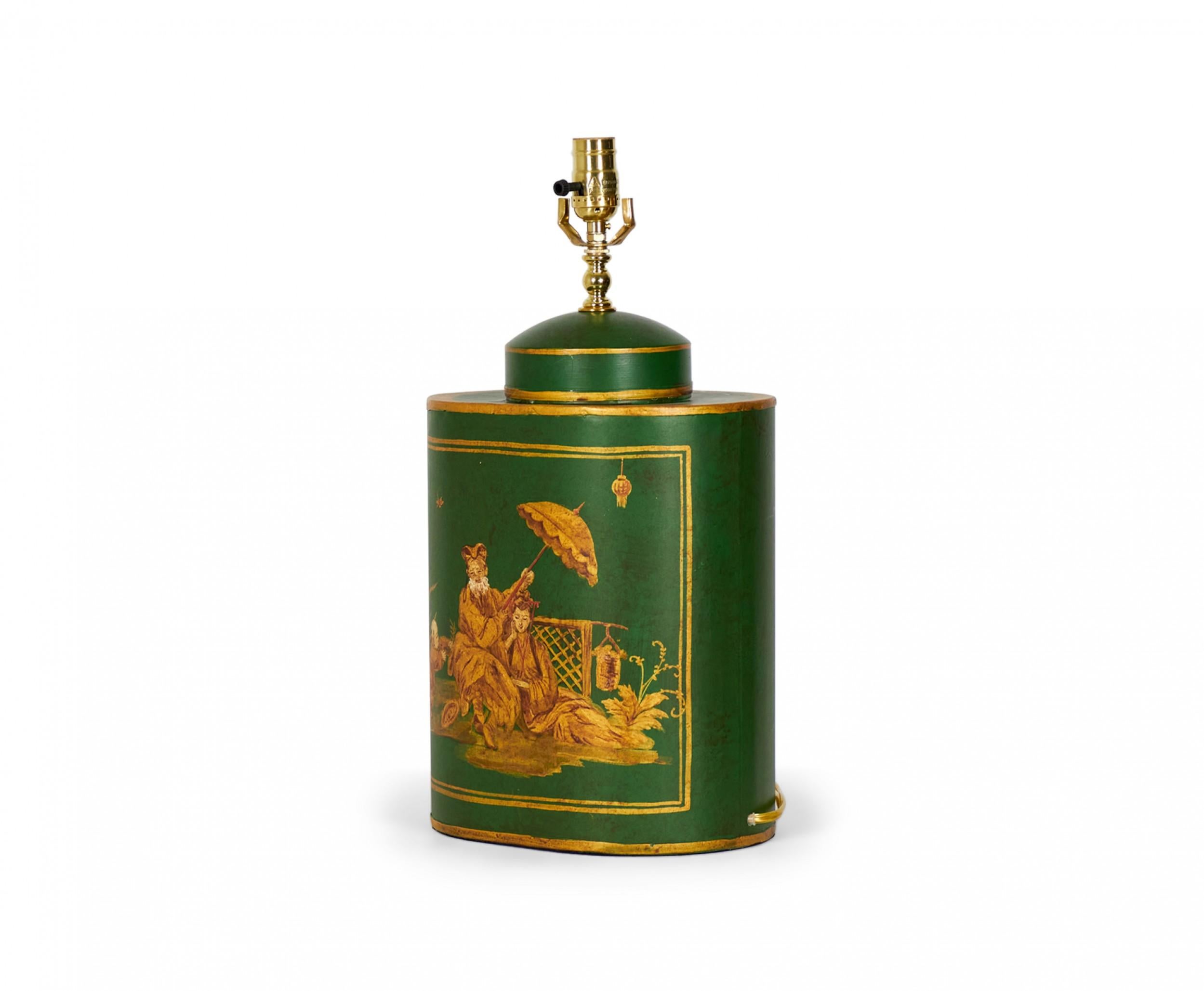 Peint à la main Paire de lampes de table en tôle peintes à la main représentant une scène de genre chinoiseries anglaises en vente