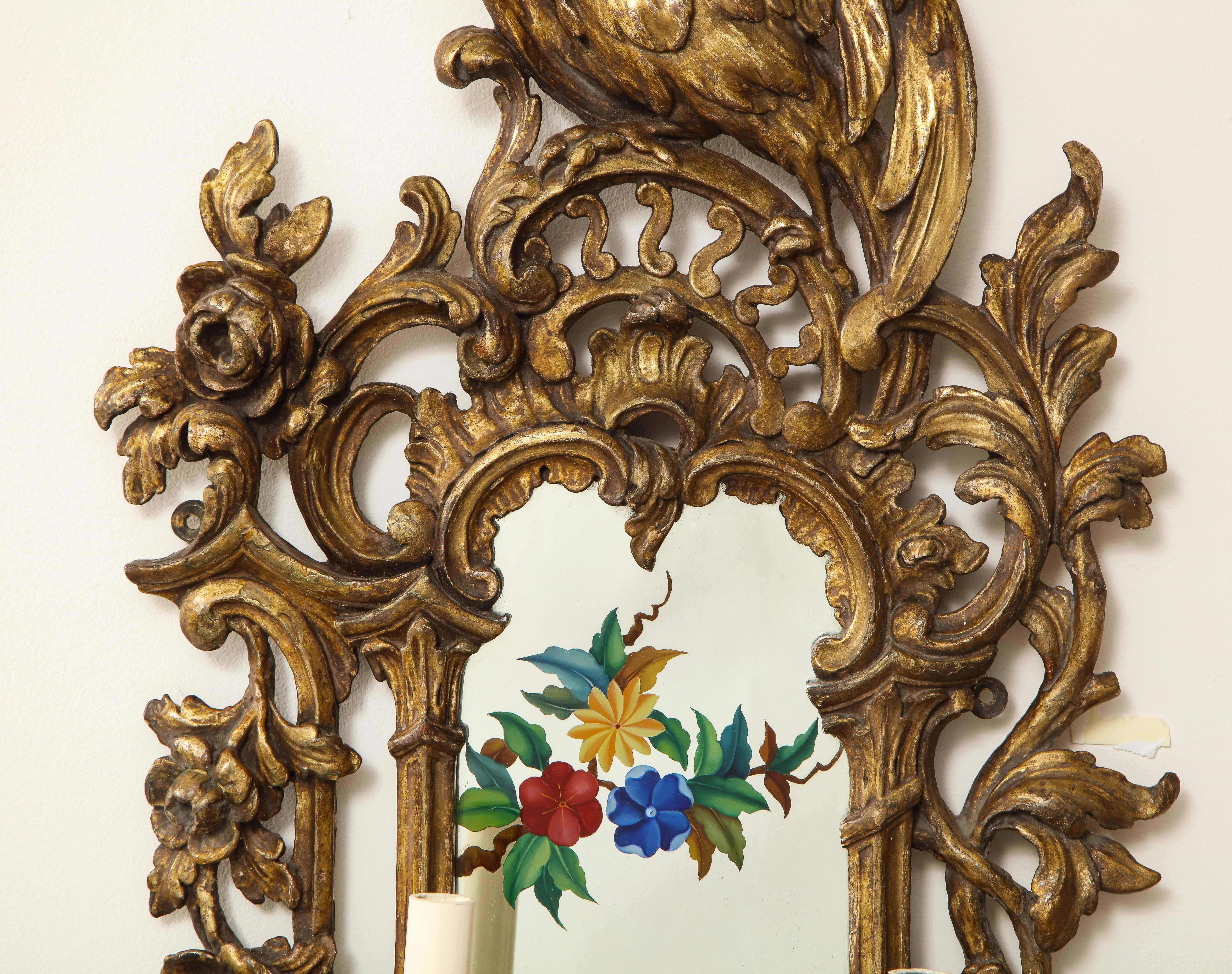 Pair of English Chinoiserie Painted Reverse on Glass Giltwood Mirrored Sconces For Sale 3