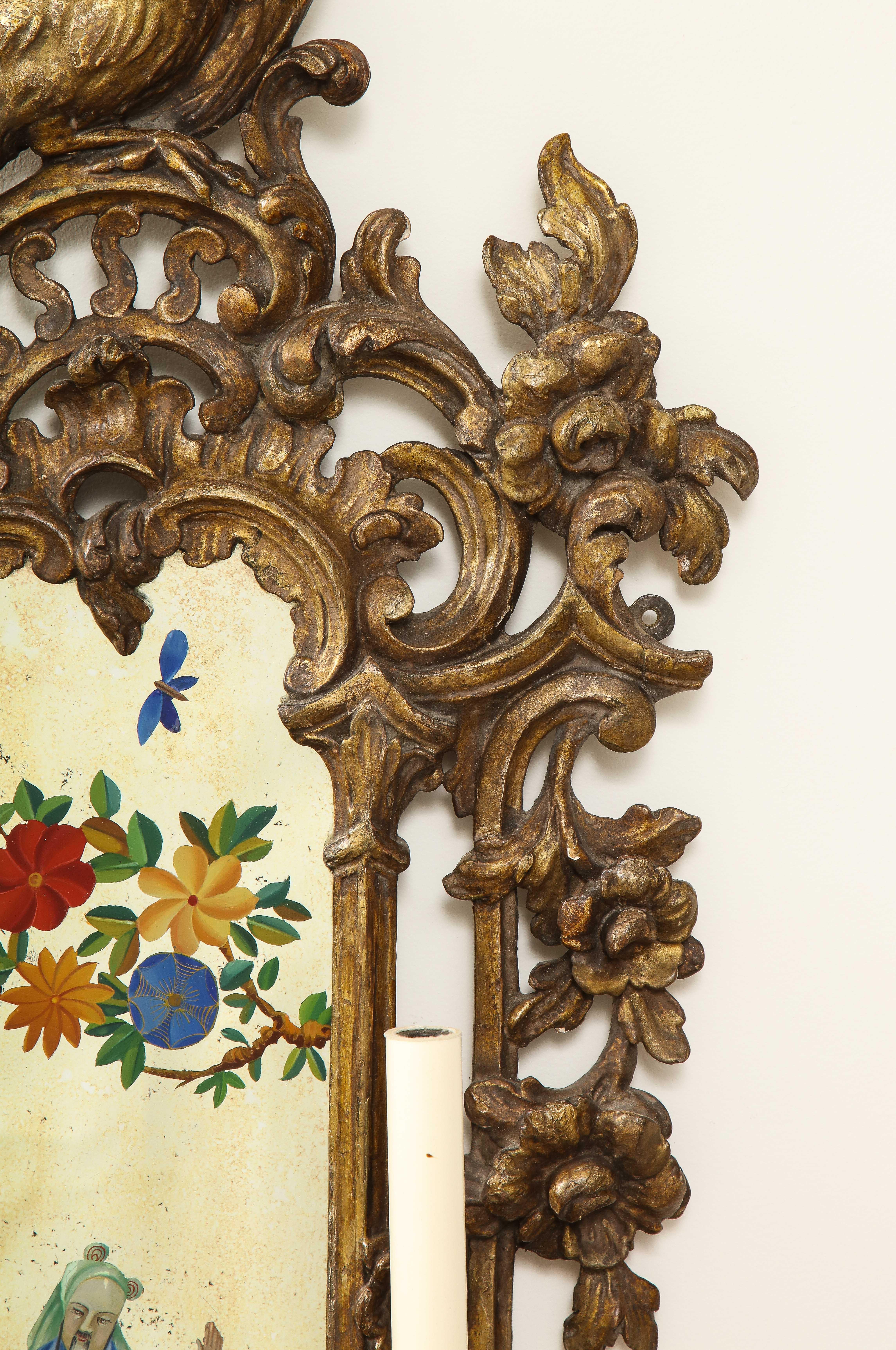 Pair of English Chinoiserie Painted Reverse on Glass Giltwood Mirrored Sconces For Sale 4