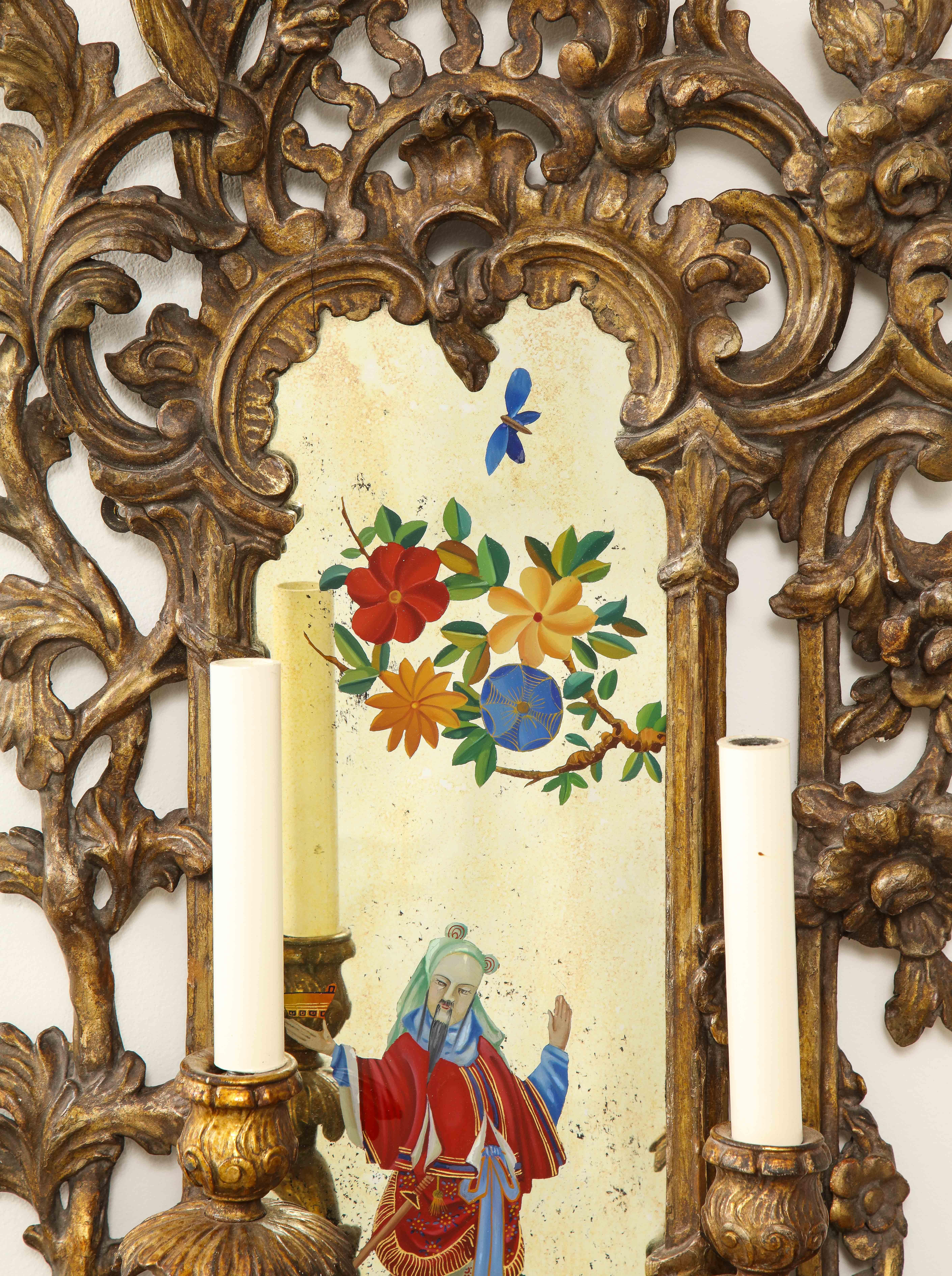 Hand-Painted Pair of English Chinoiserie Painted Reverse on Glass Giltwood Mirrored Sconces For Sale